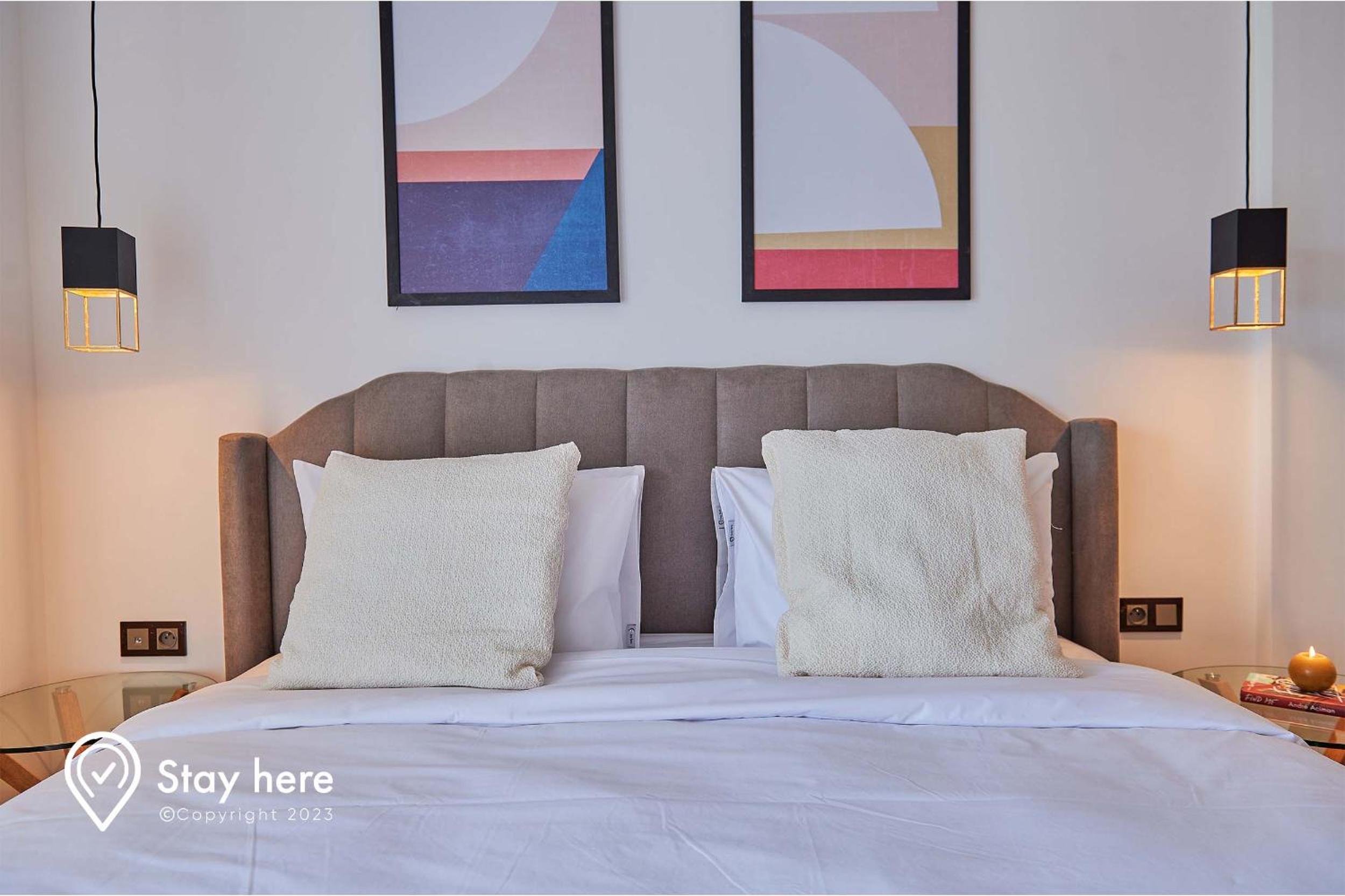 Three-Bedroom Apartment with Balcony photo 3
