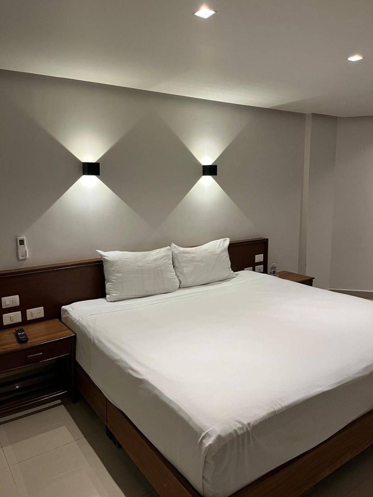 Standard King Room photo 3