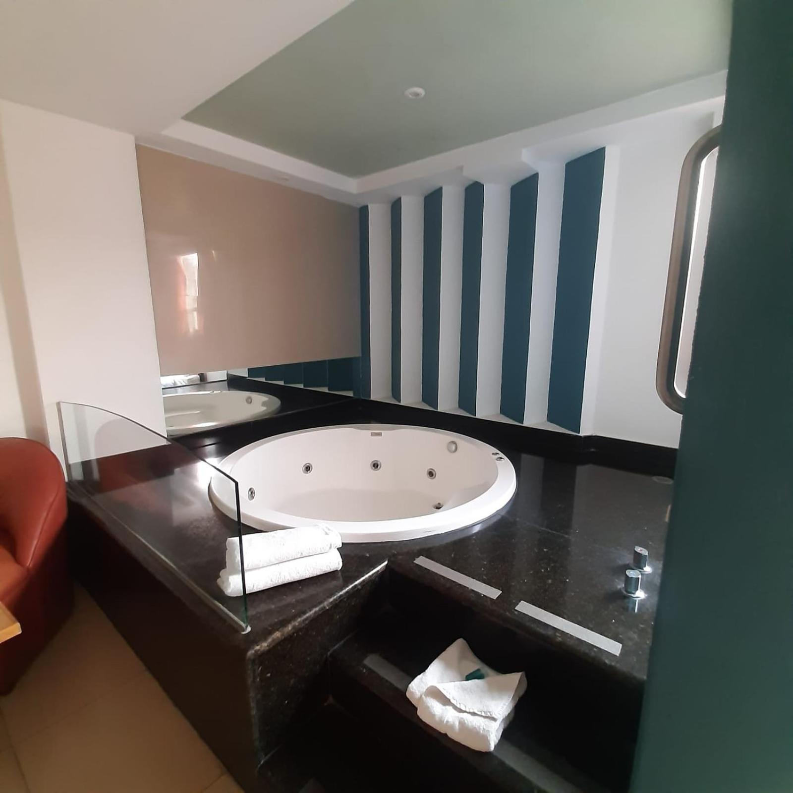 Suite with Spa Bath photo 3