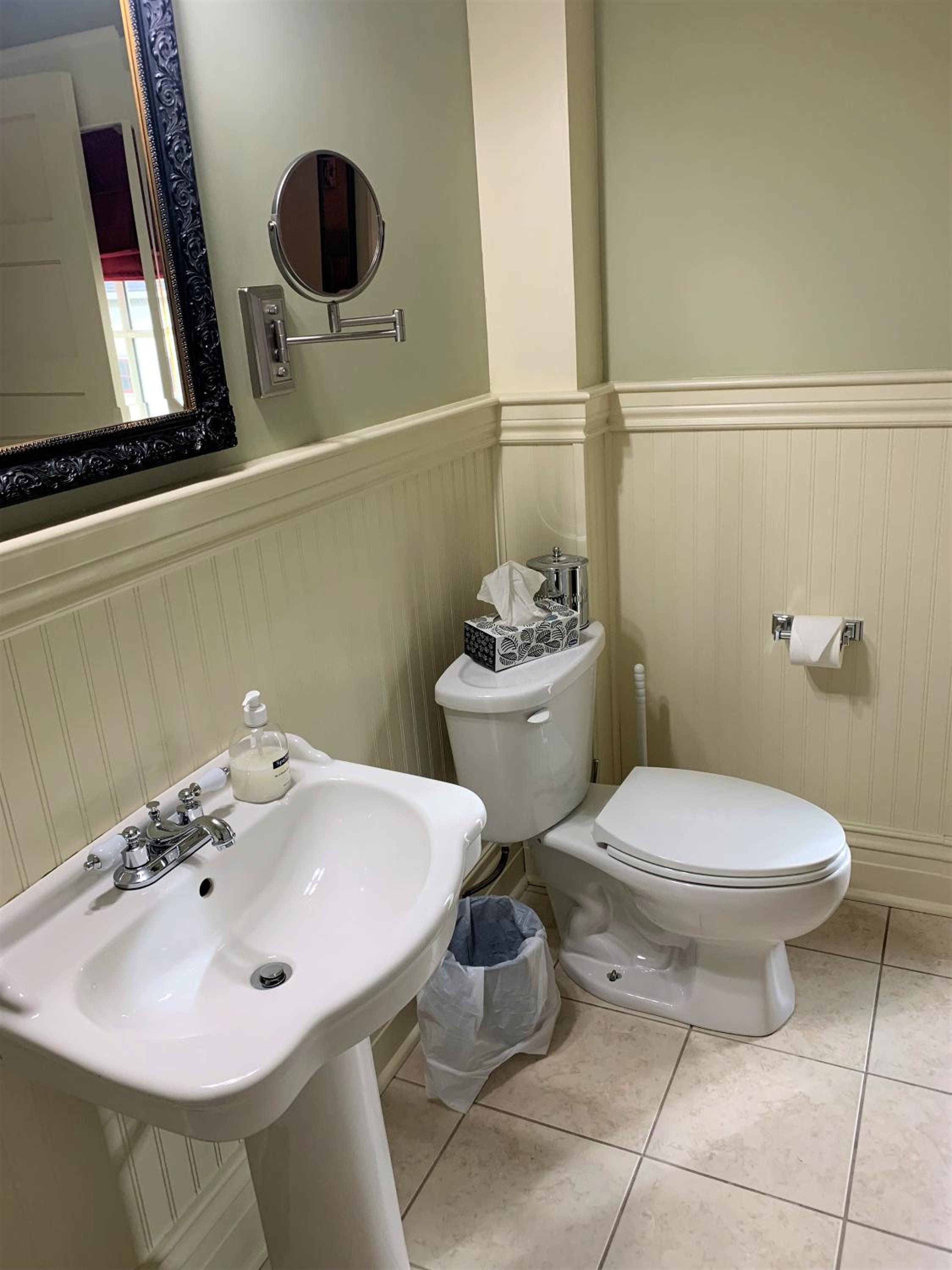 Queen Room photo 3