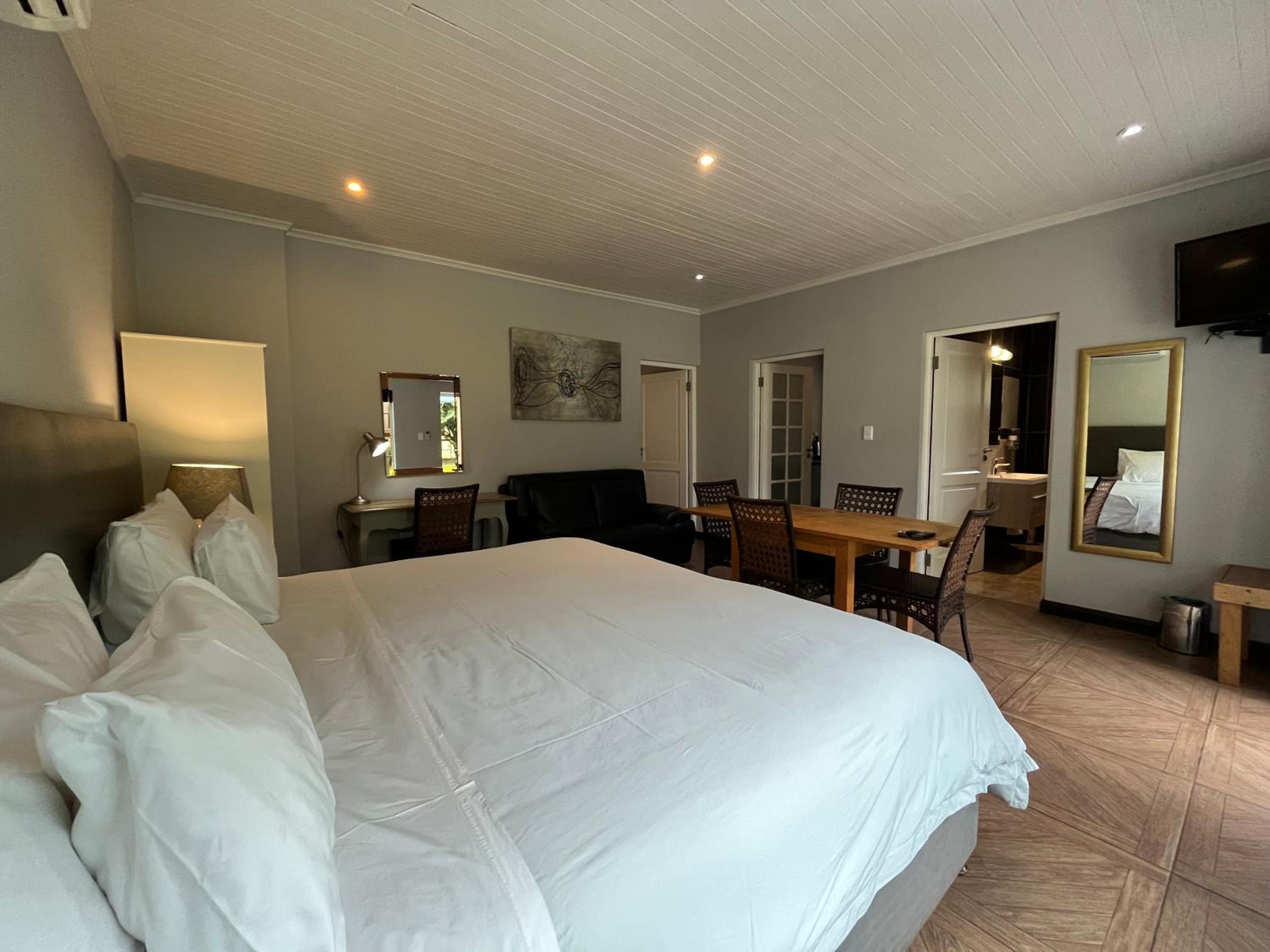 Deluxe Family Suite photo 1