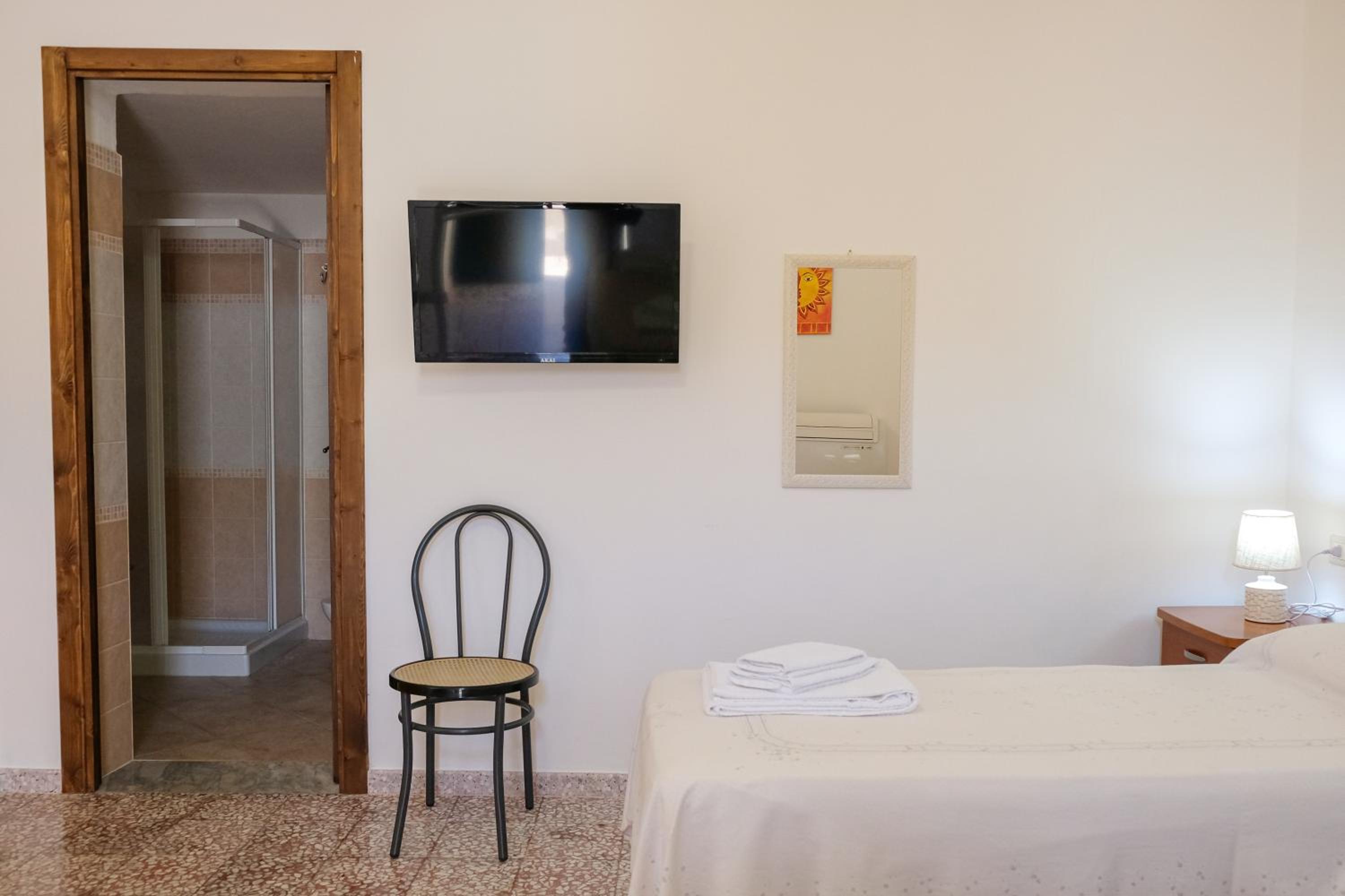 One-Bedroom House photo 1