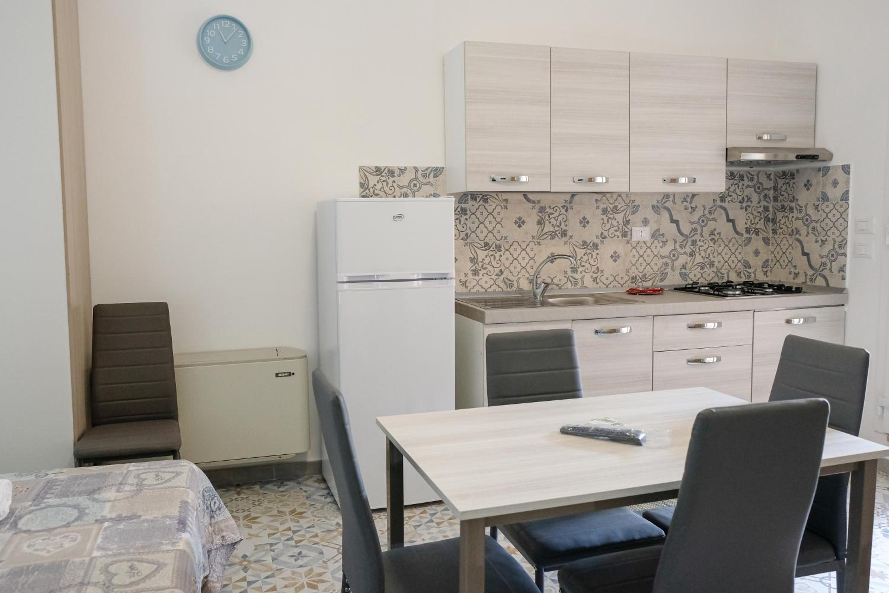 One-Bedroom House photo 2