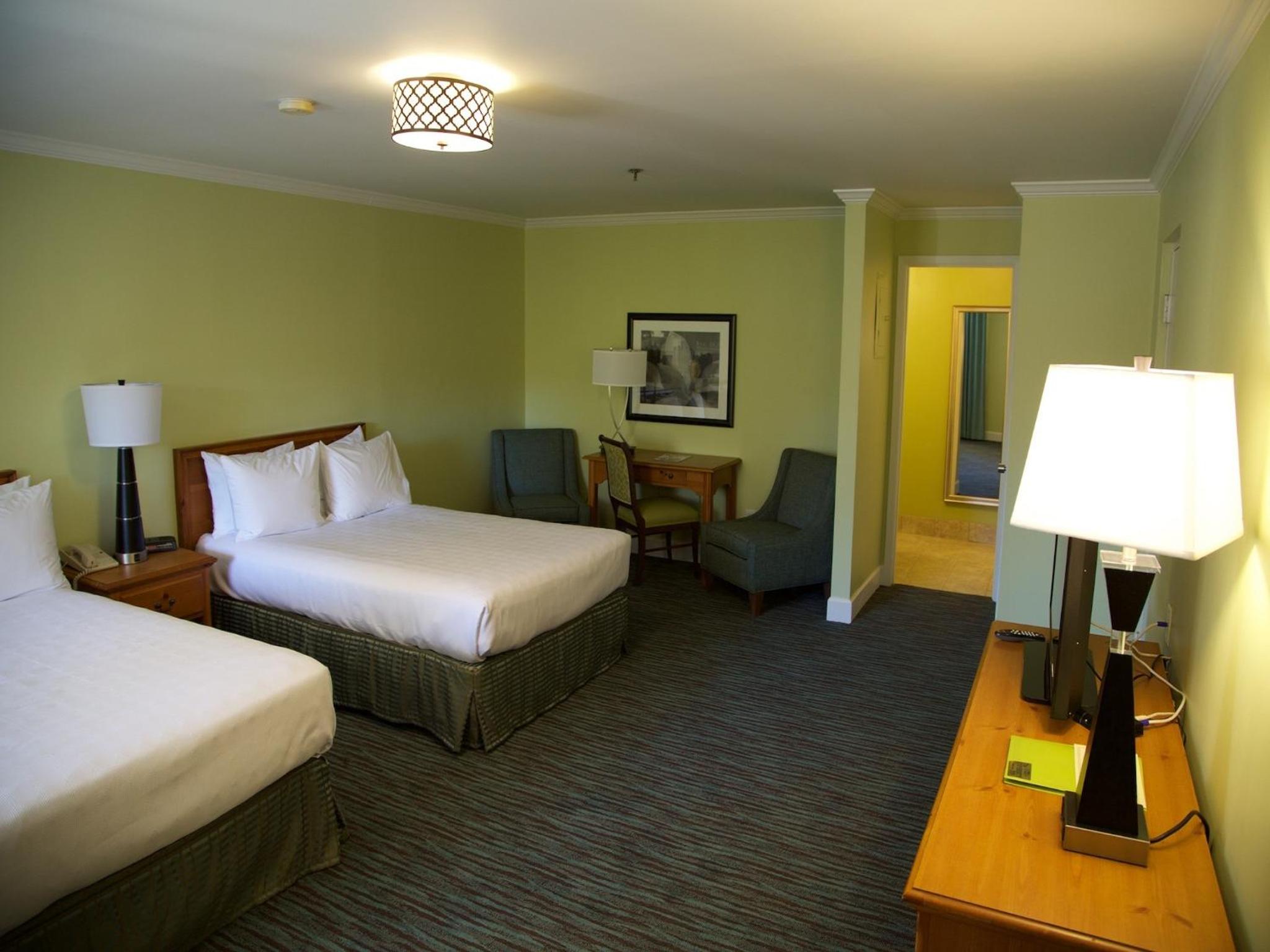 Deluxe Double Room with Private Bath - Photo 6
