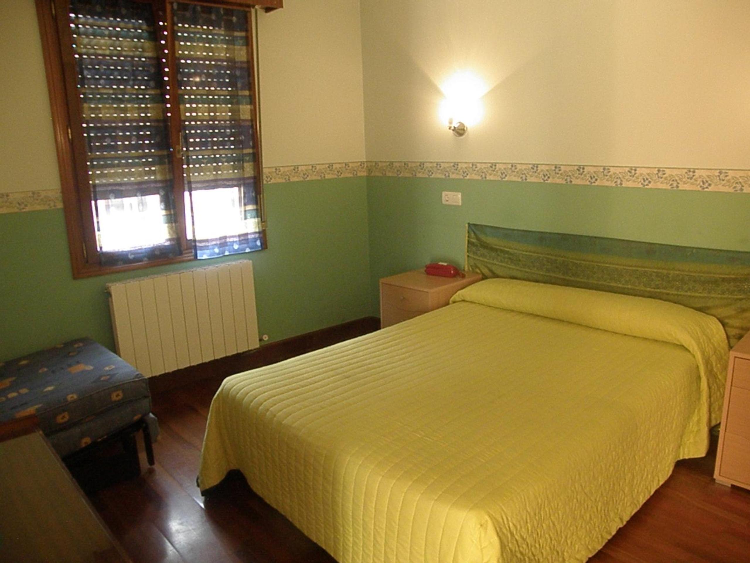 Twin Room - Photo 14