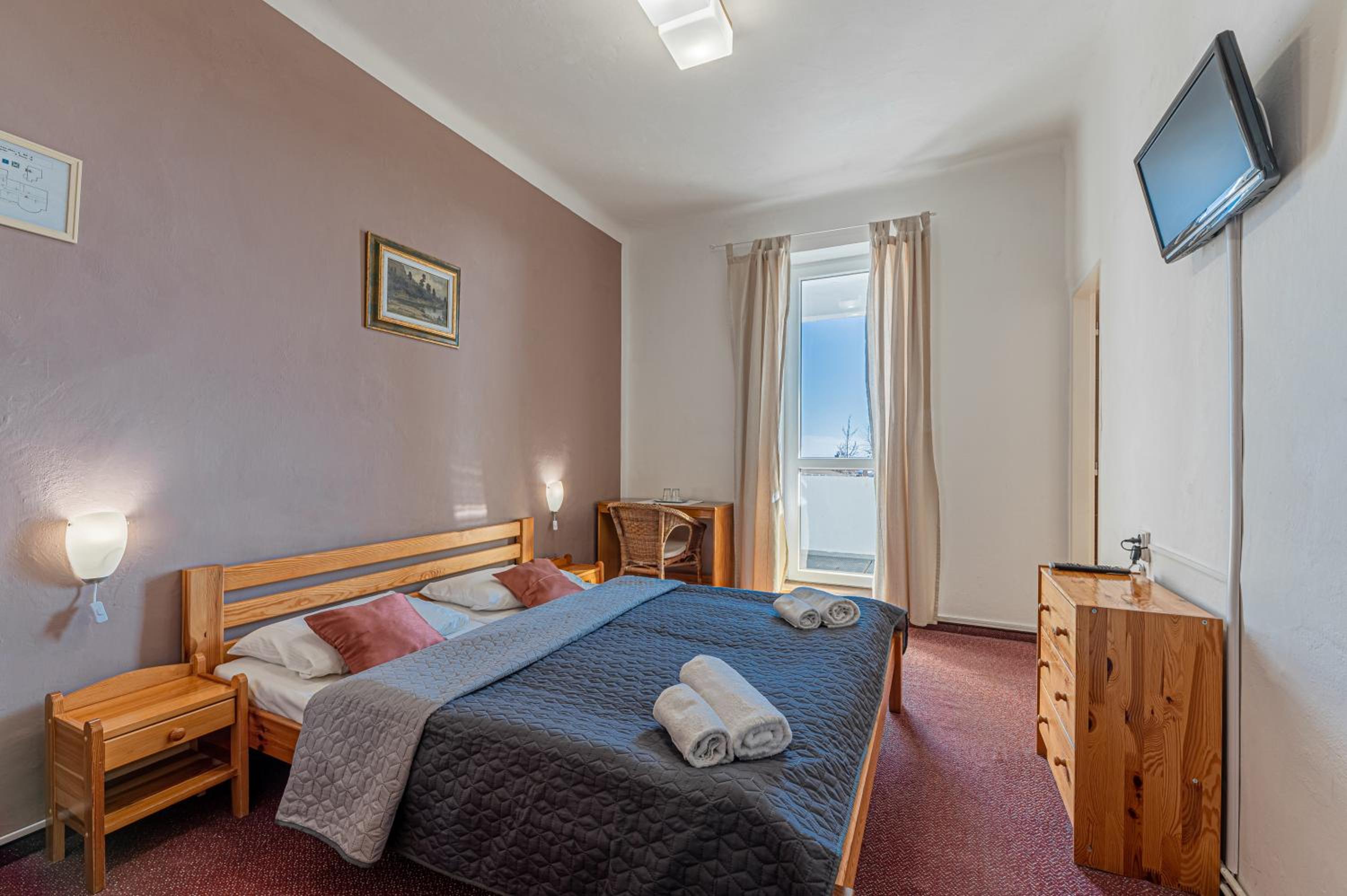 Double Room - Photo 5