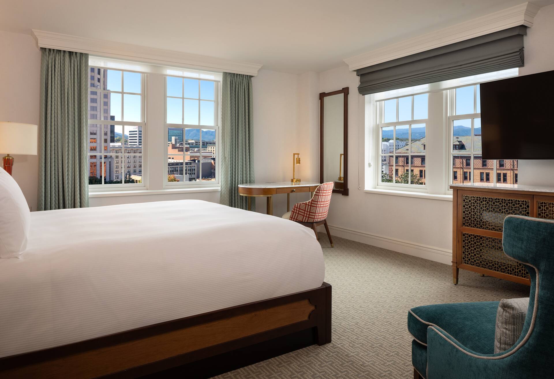 1 King Bed Deluxe Corner Room Extra Window