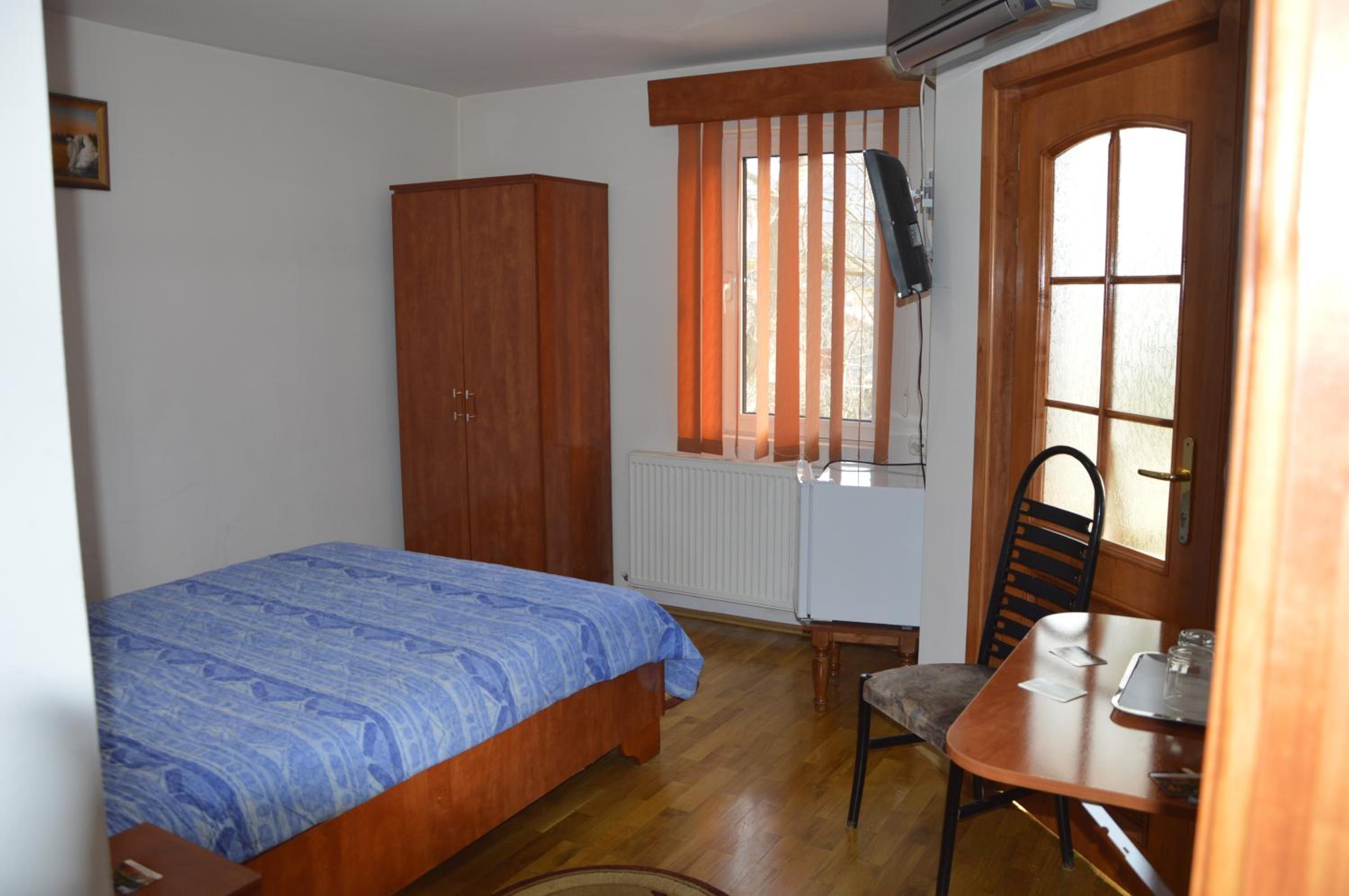 Double Room - Photo 5