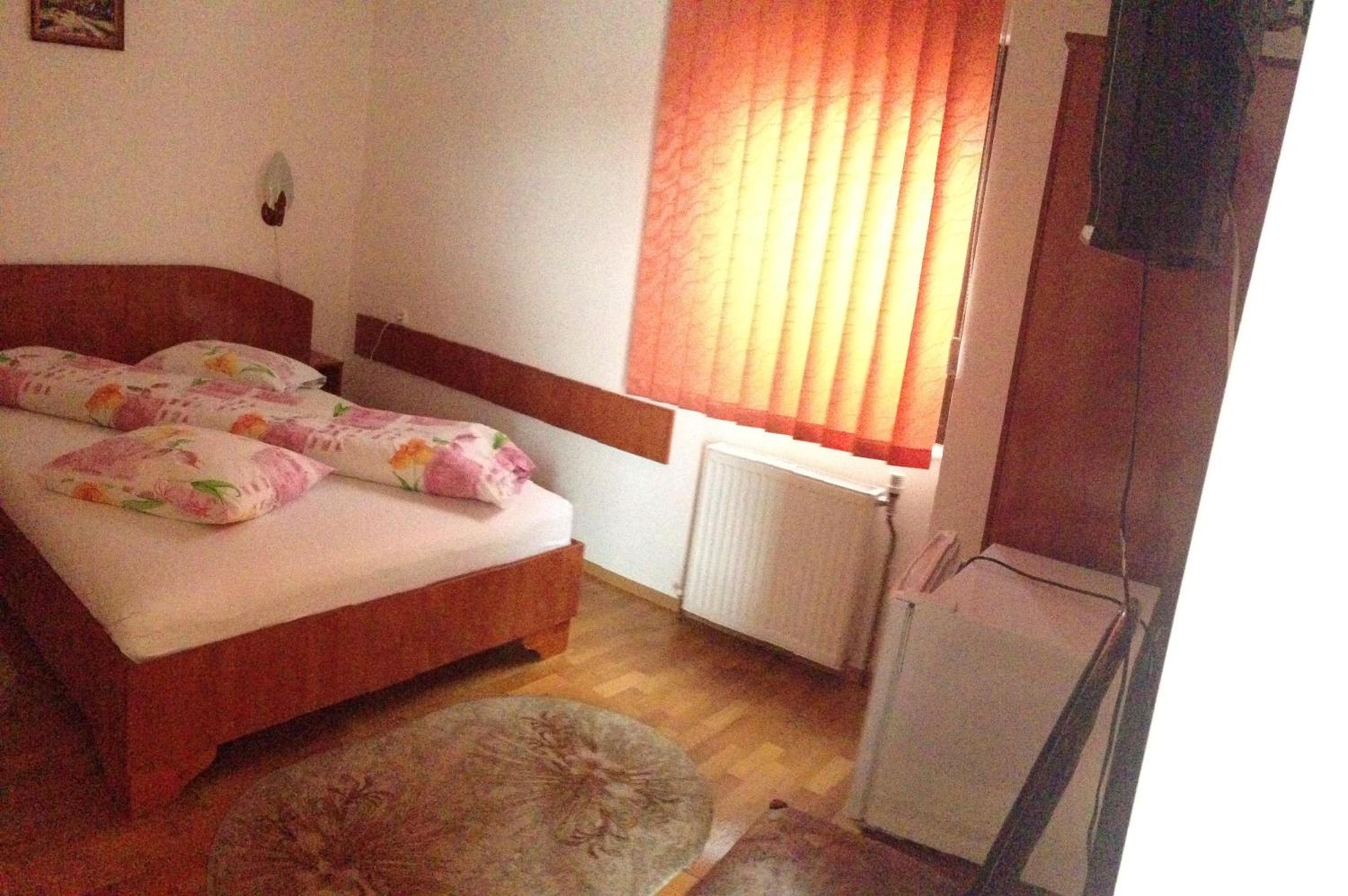Double Room - Photo 8