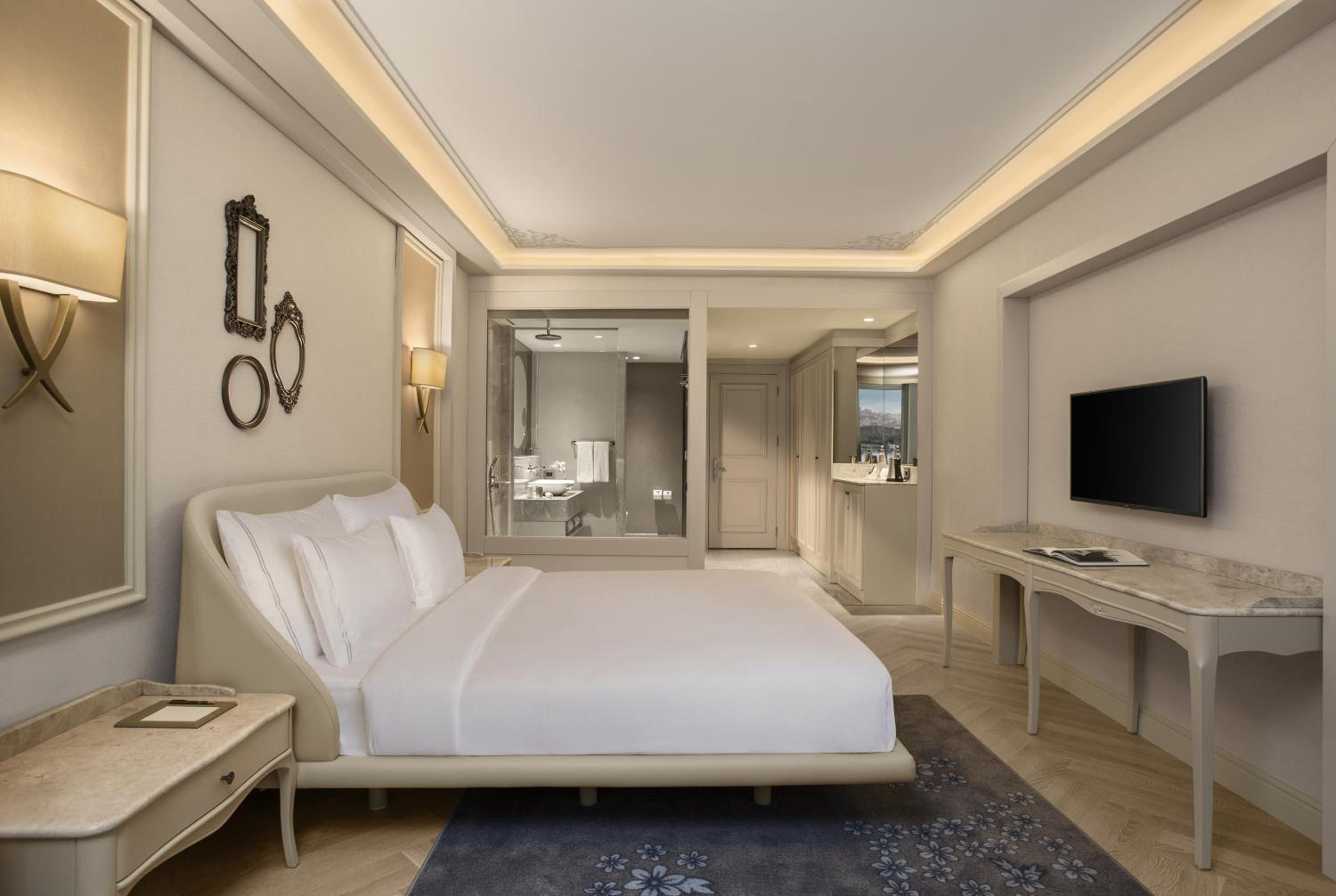 Superior King Room