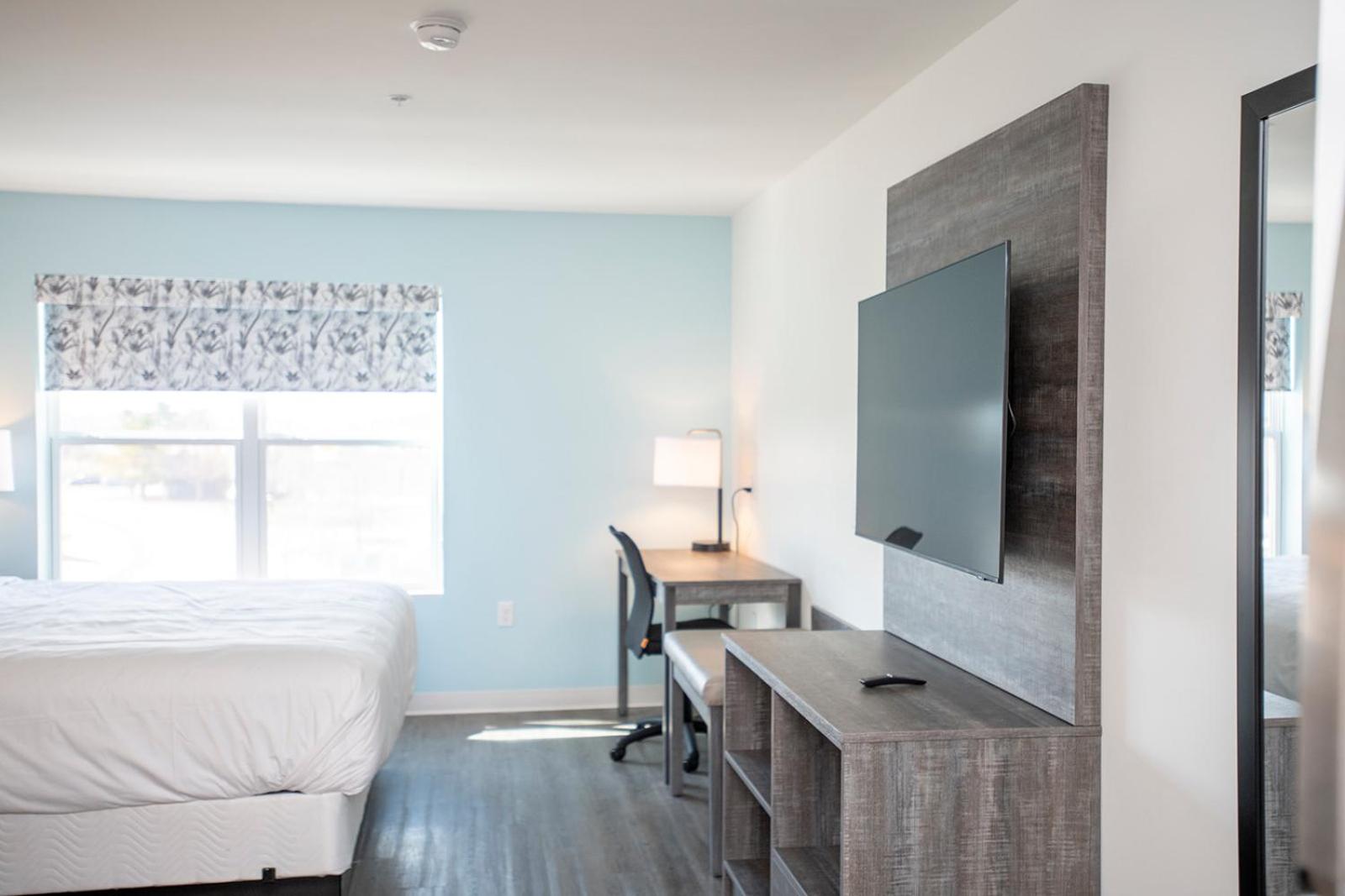 Deluxe King Suite photo 2