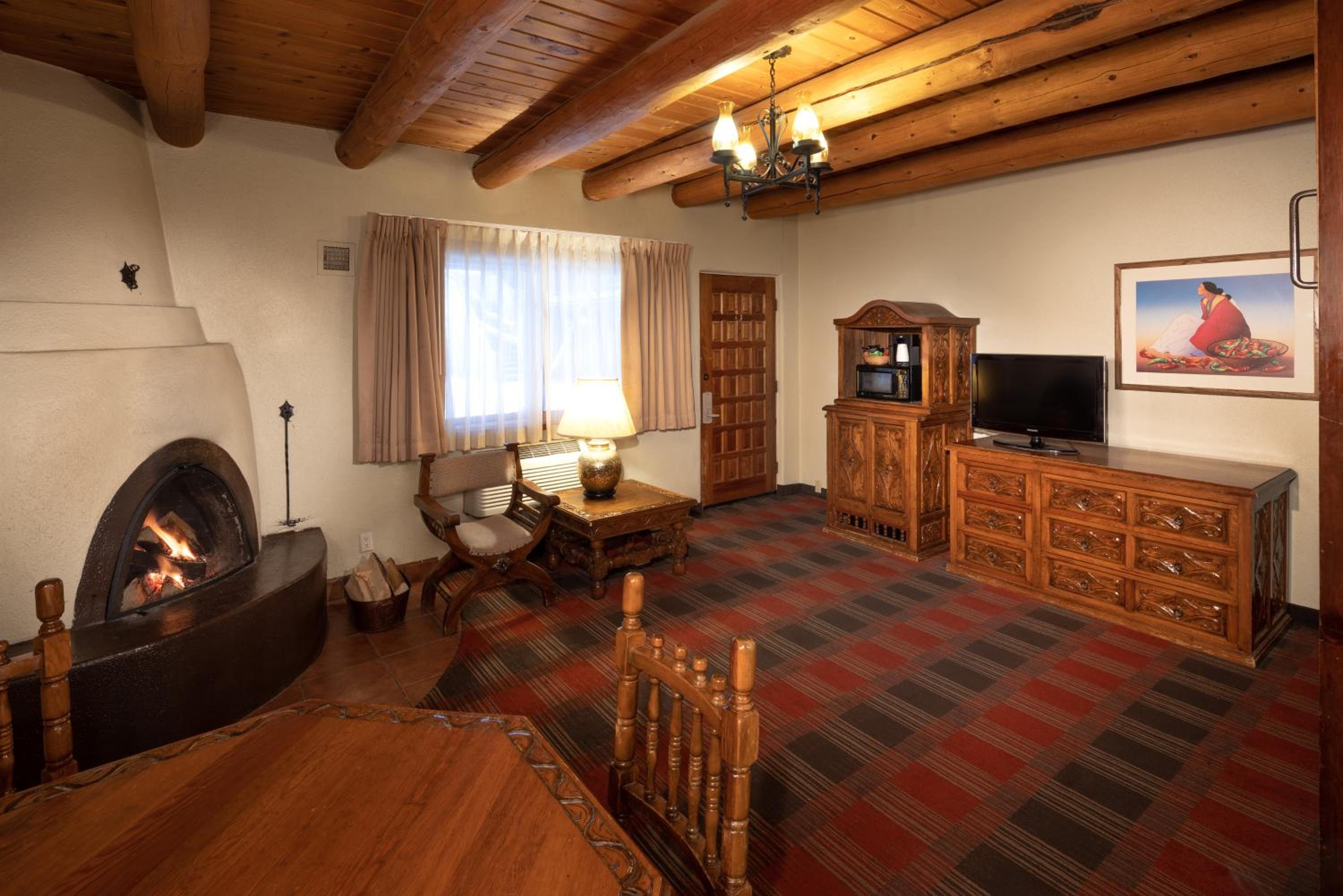 Deluxe Suite - Photo 9