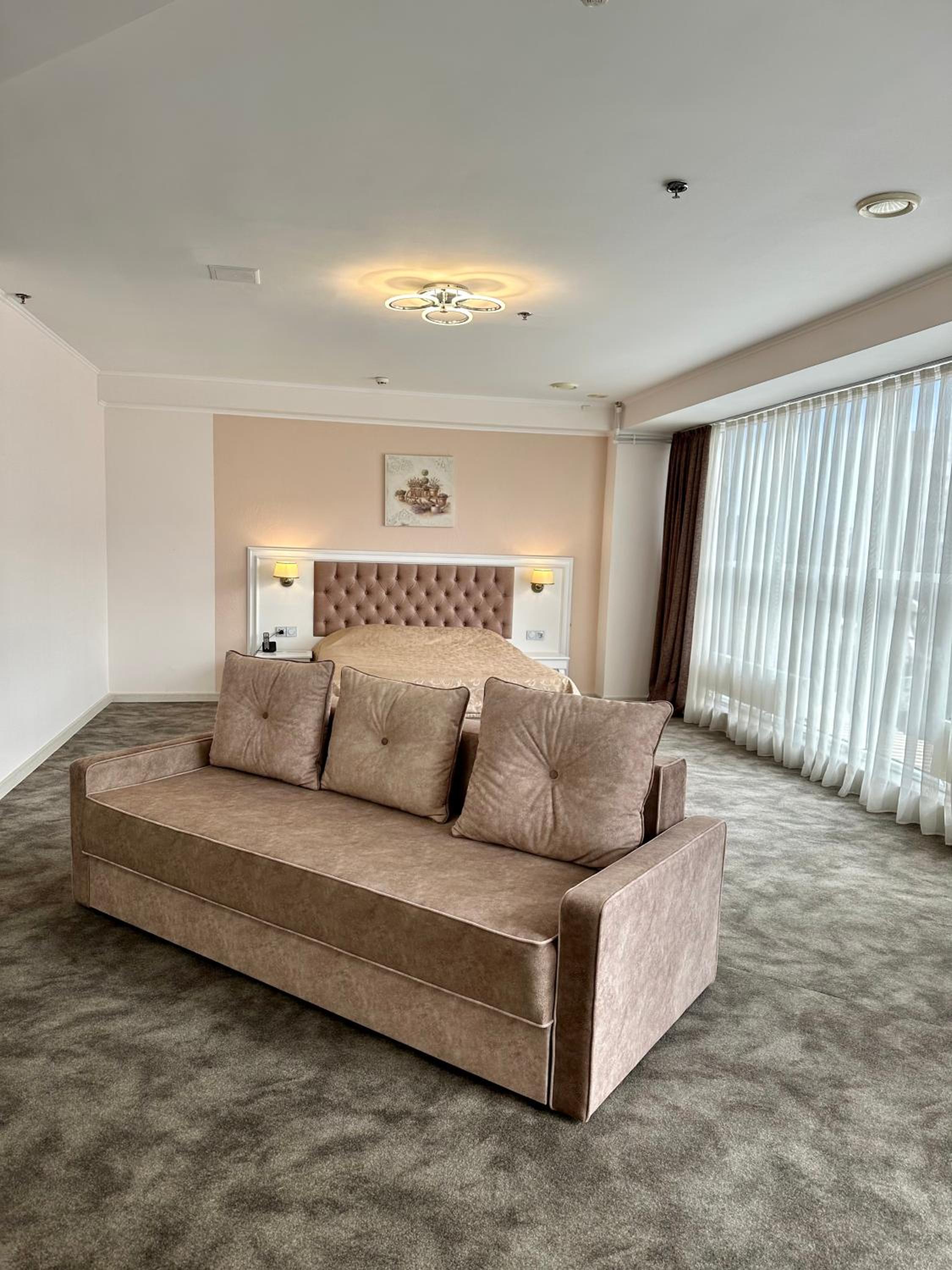 Superior Family Room photo 2