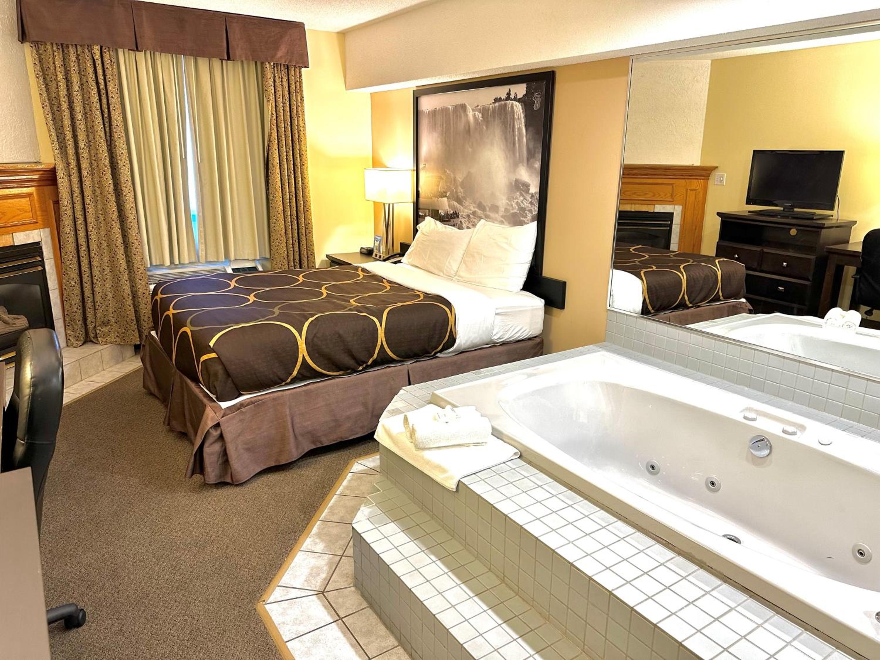 Deluxe Queen Room - Non-Smoking - Photo 1