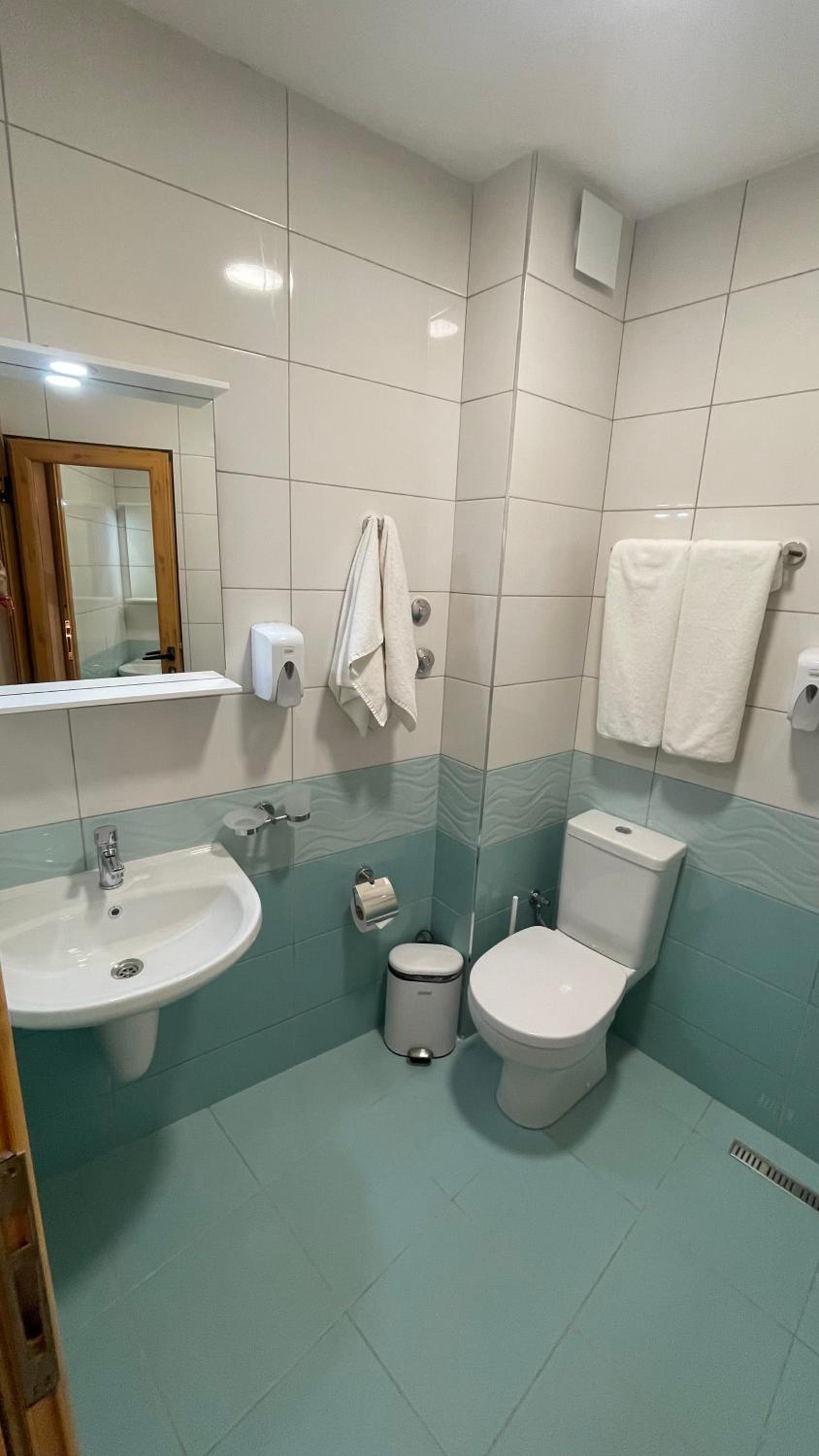 Double or Twin Room - Photo 15