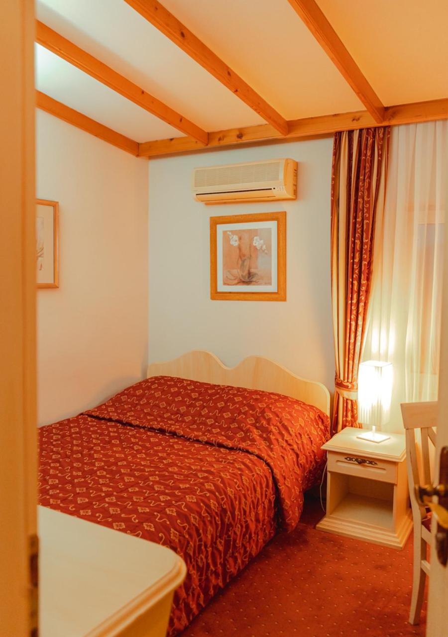 Basic Double Room photo 1