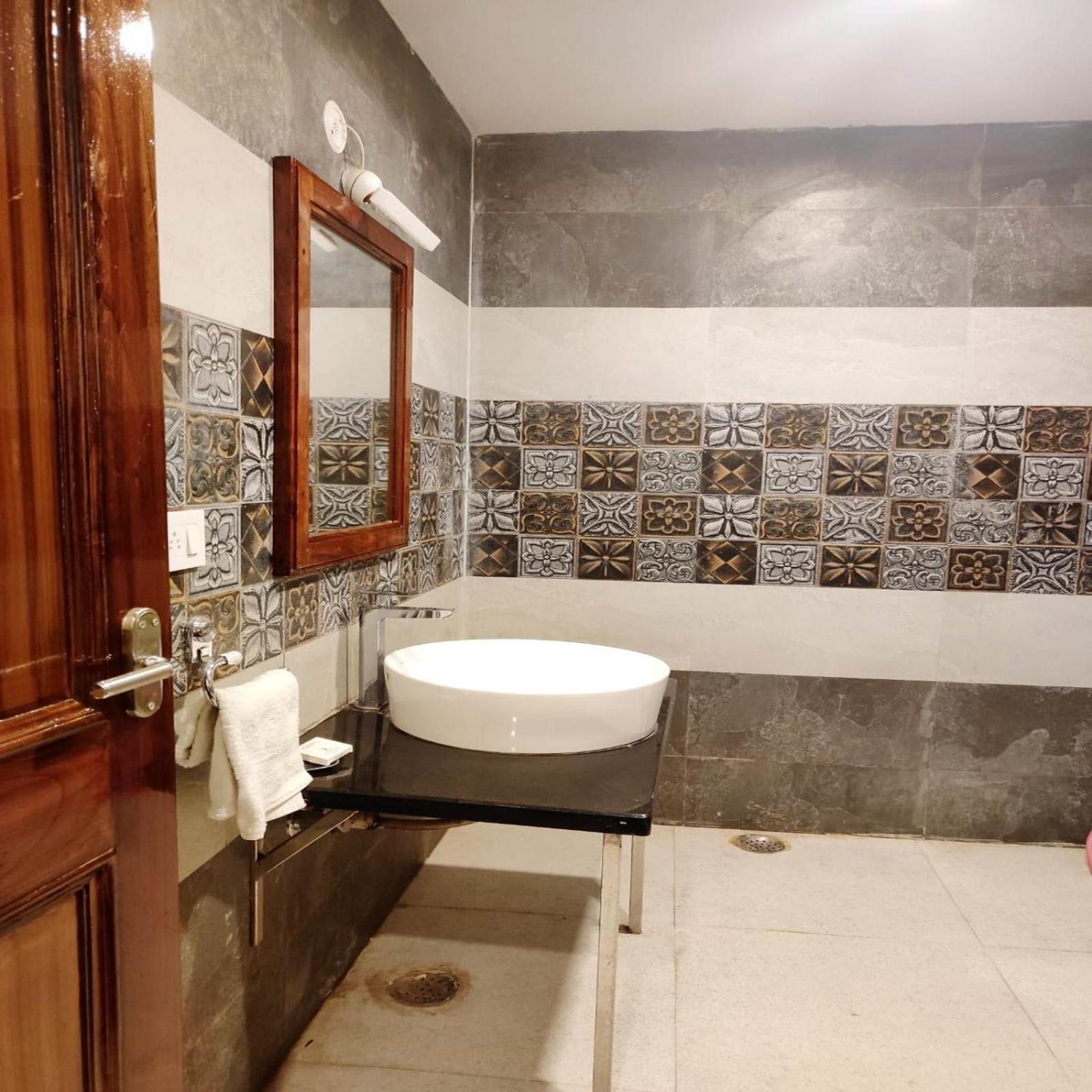 Deluxe Room - Photo 5