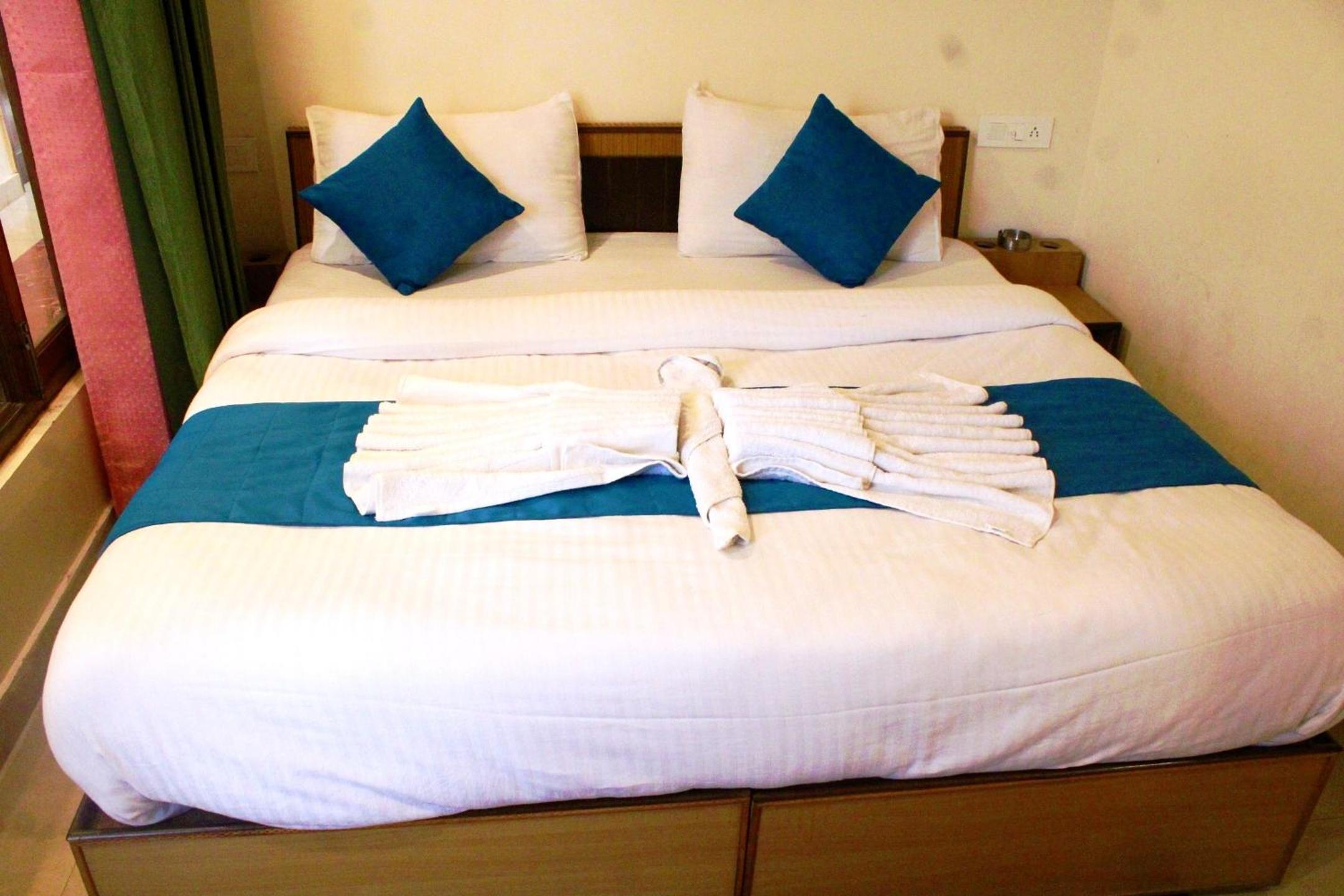 Deluxe Room - Photo 7