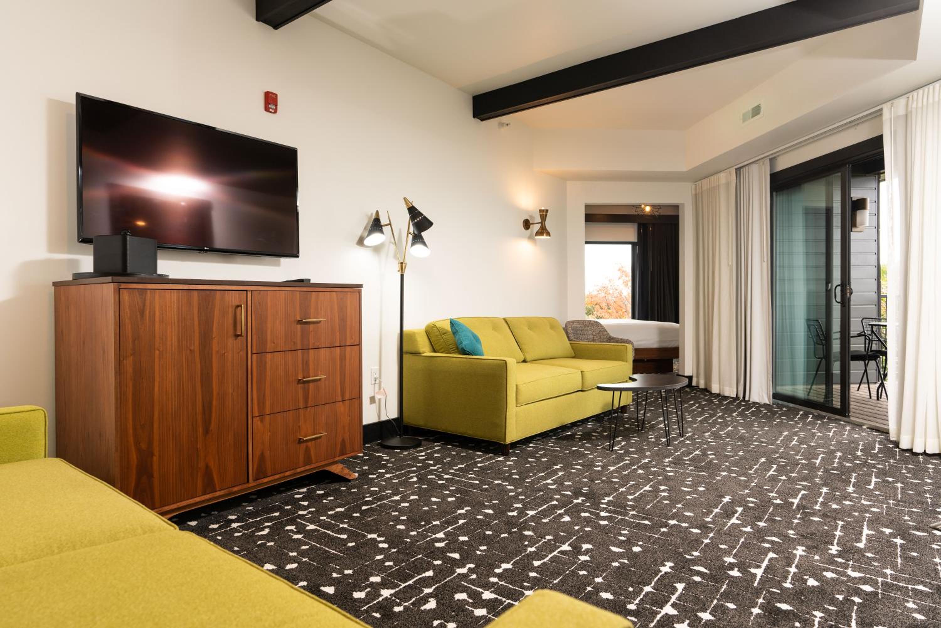 King Suite with Balcony photo 3