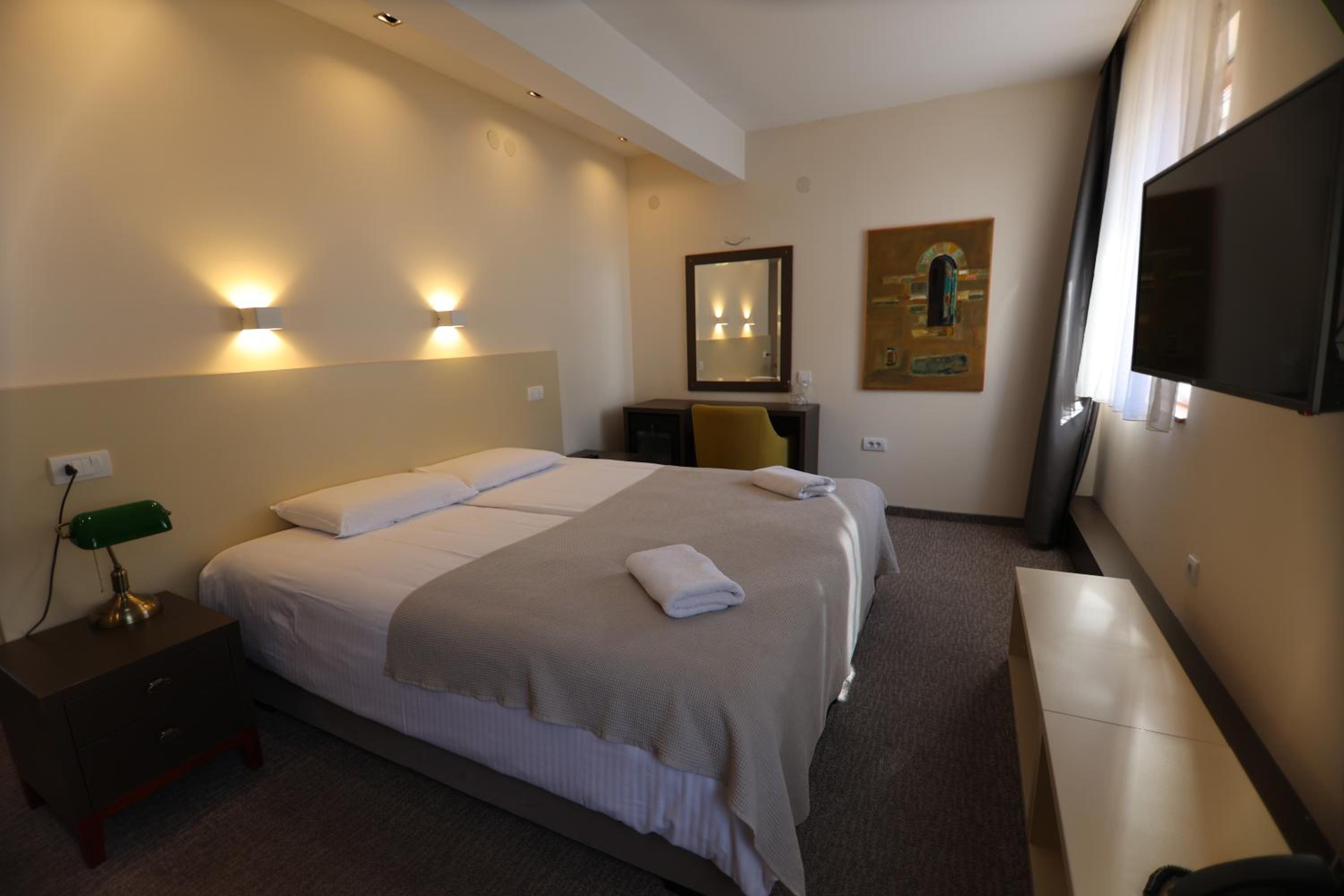 Superior Double or Twin Room - Photo 7