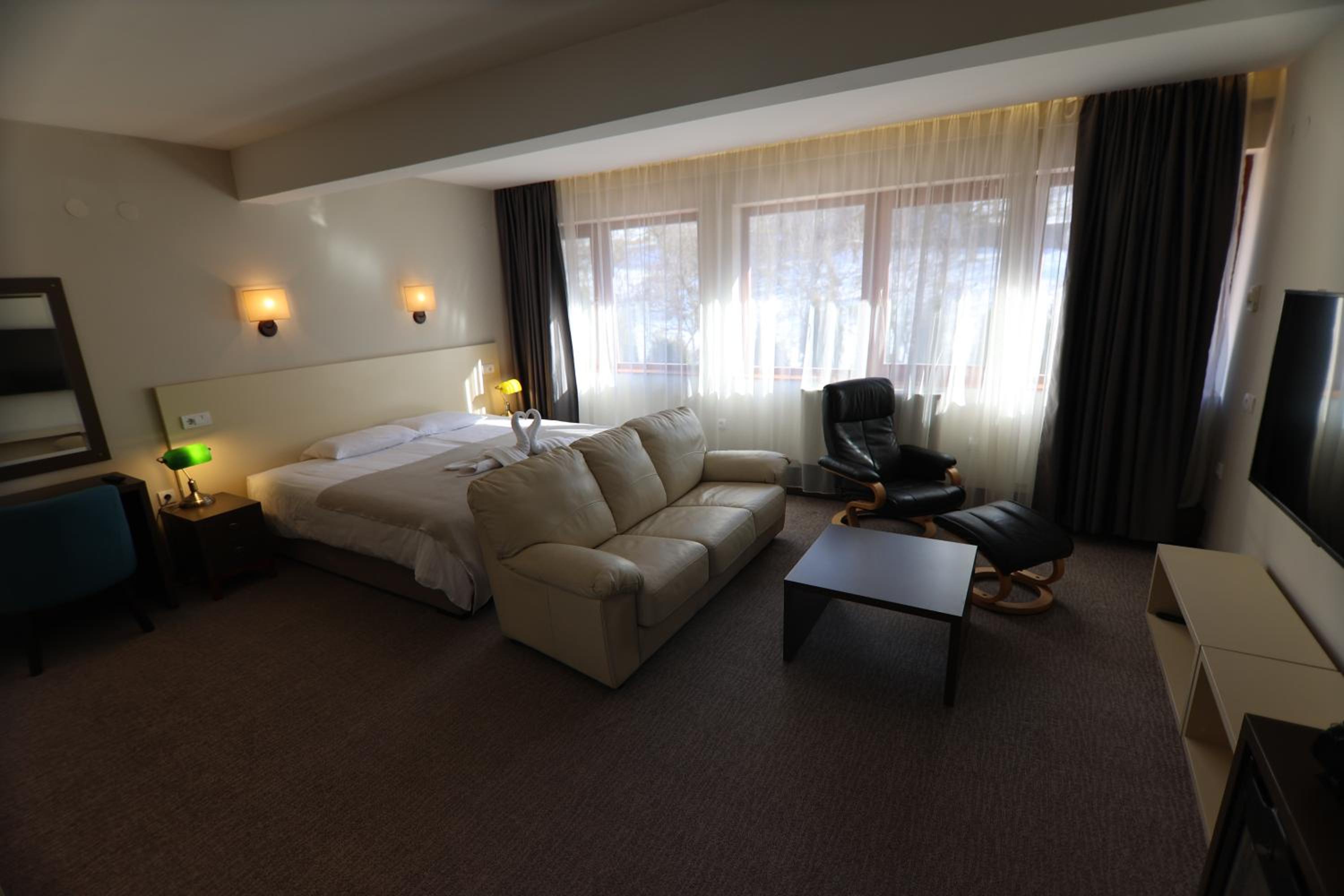Superior King Suite - Photo 8