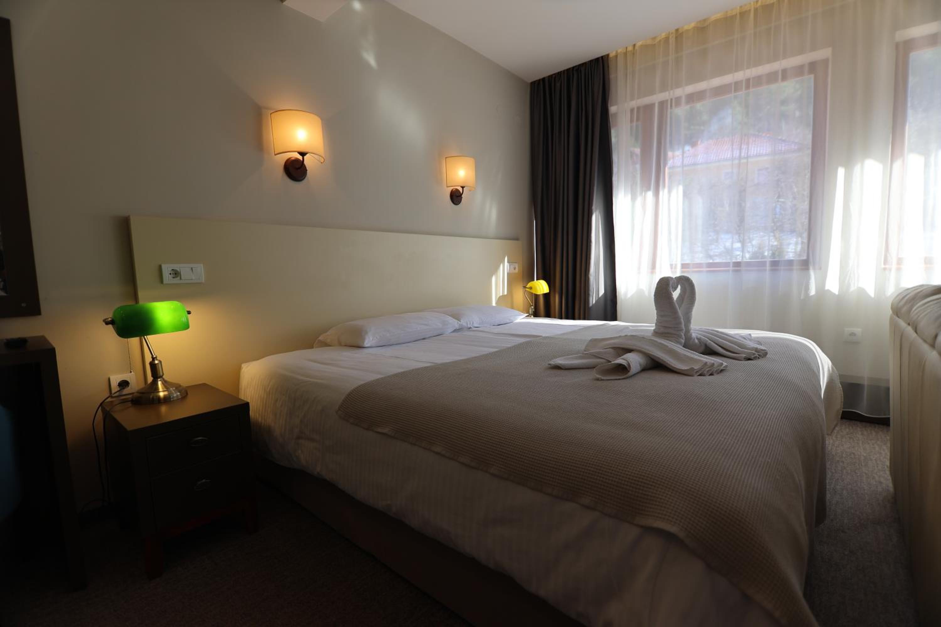 Superior King Suite - Photo 9