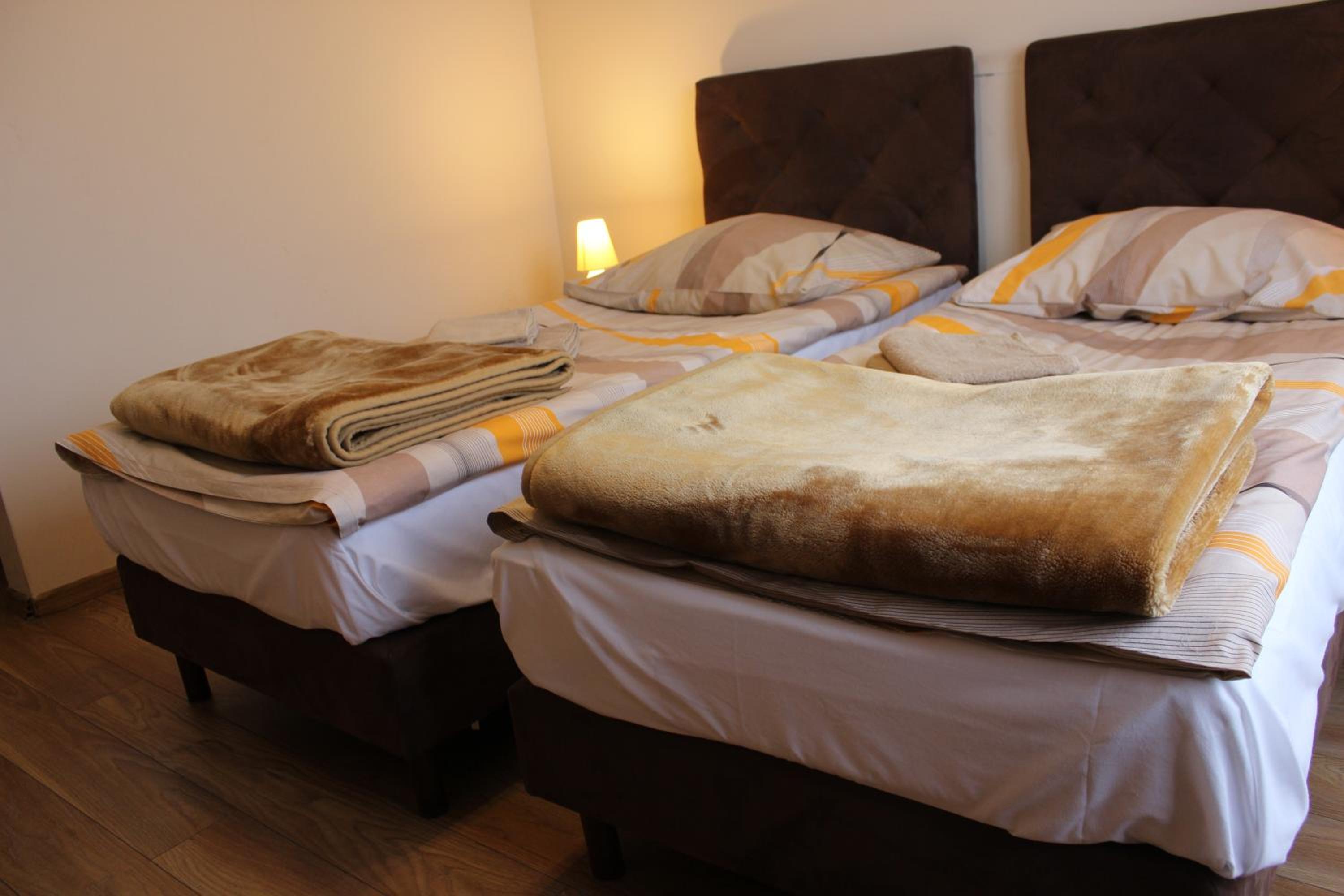 Twin Room with Private Bathroom - Photo 1