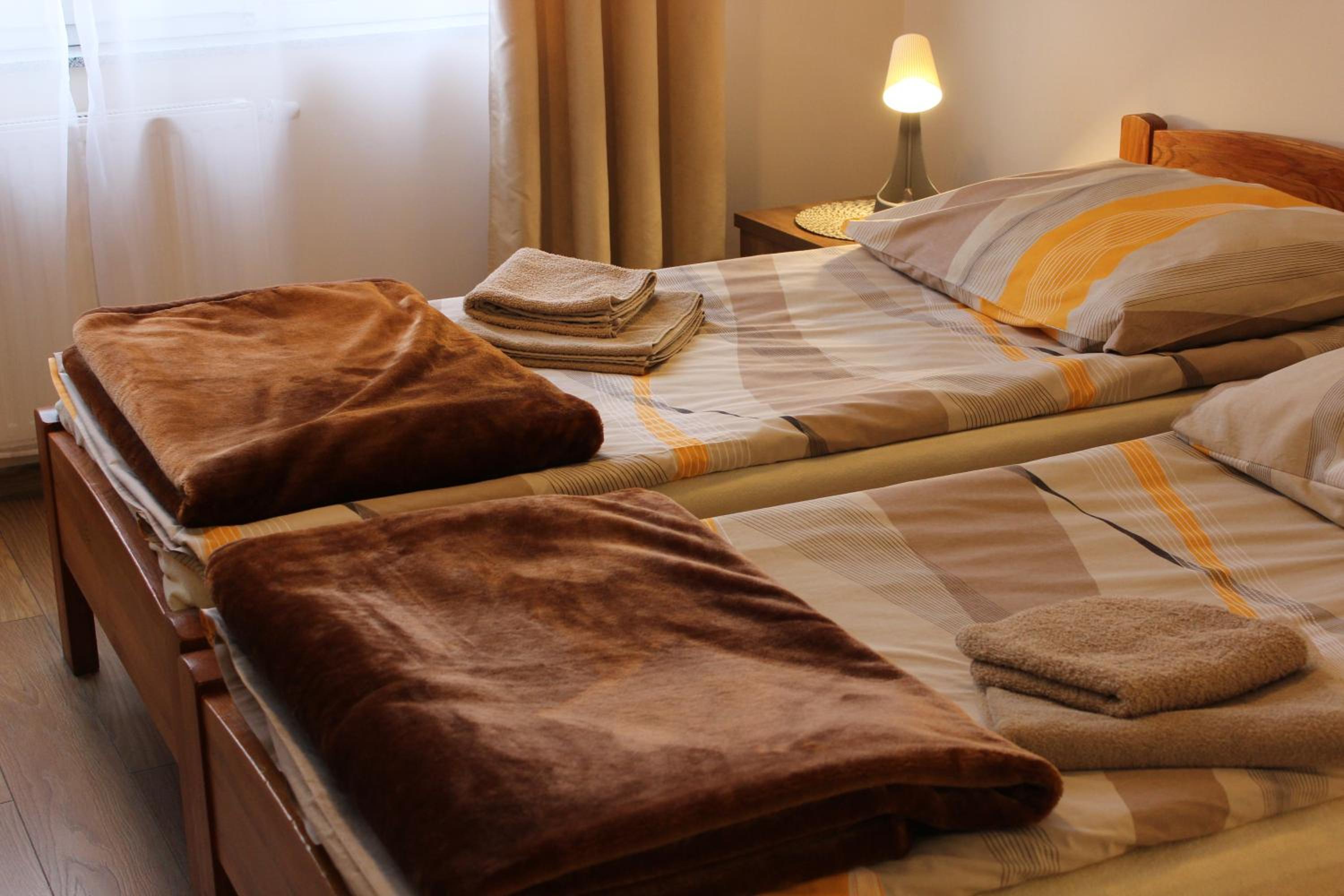 Twin Room with Private Bathroom - Photo 9