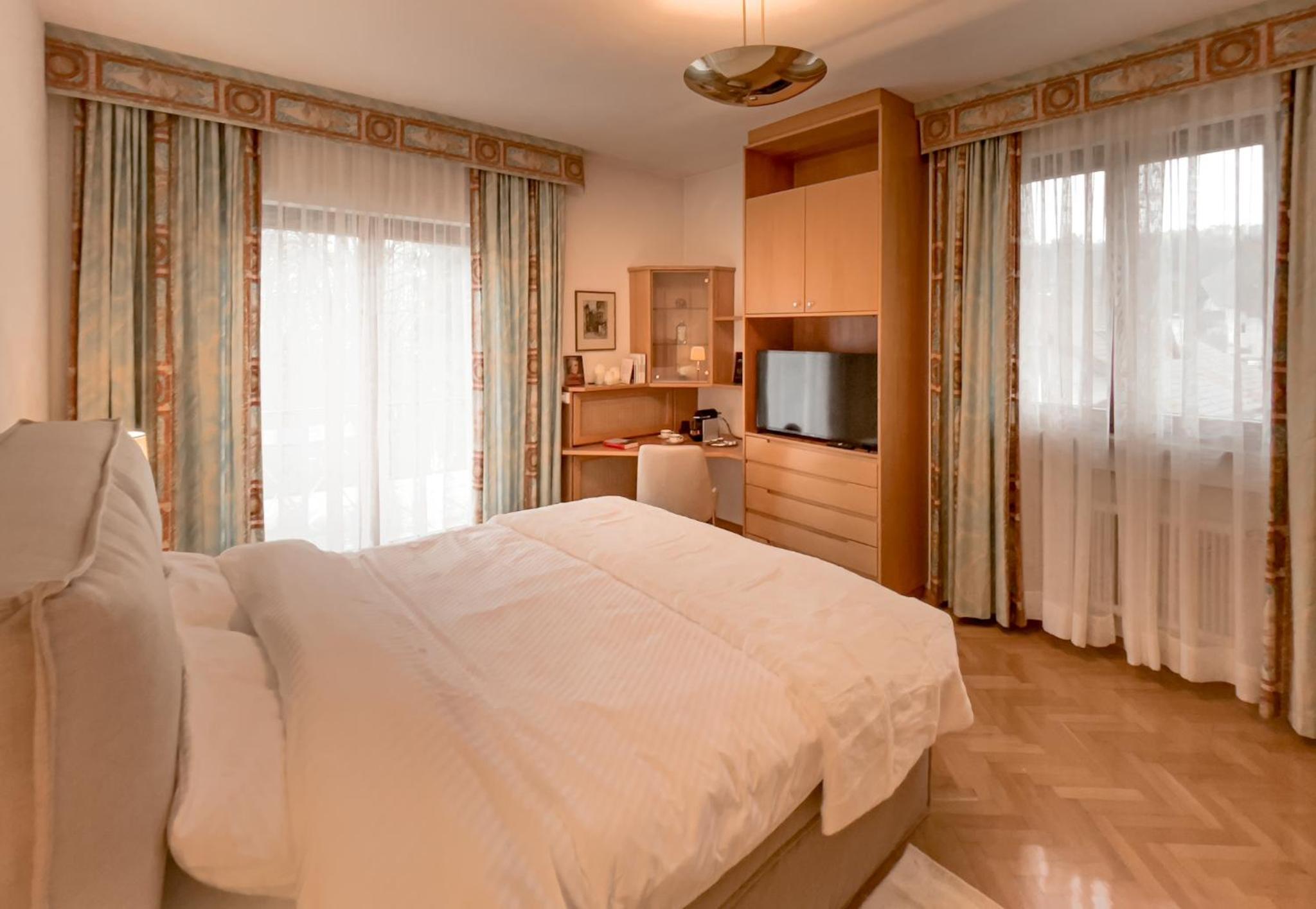 King Room with Balcony photo 1