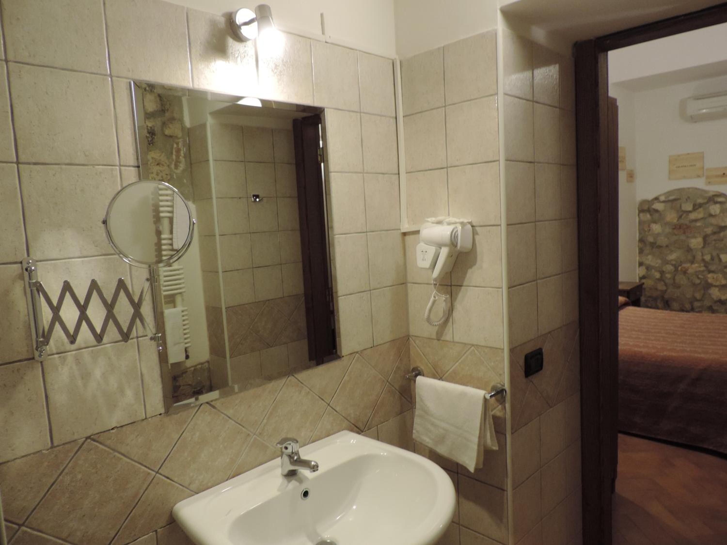 Double Room with Pool View photo 3