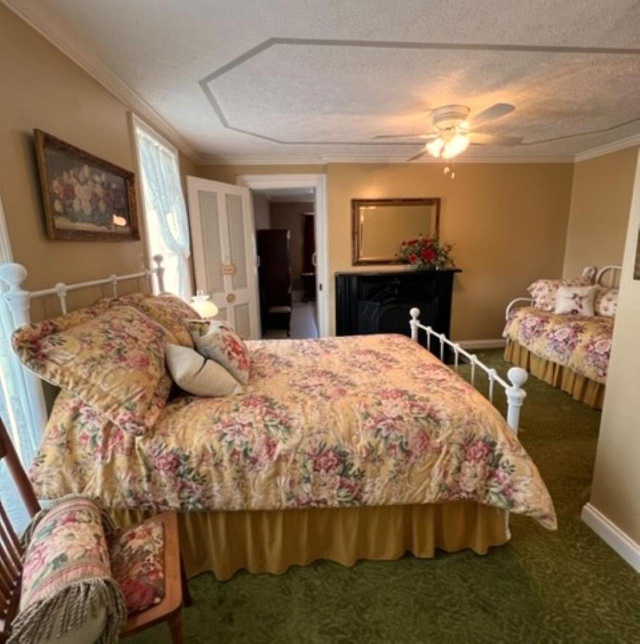 Deluxe Double Room with Extra Bed