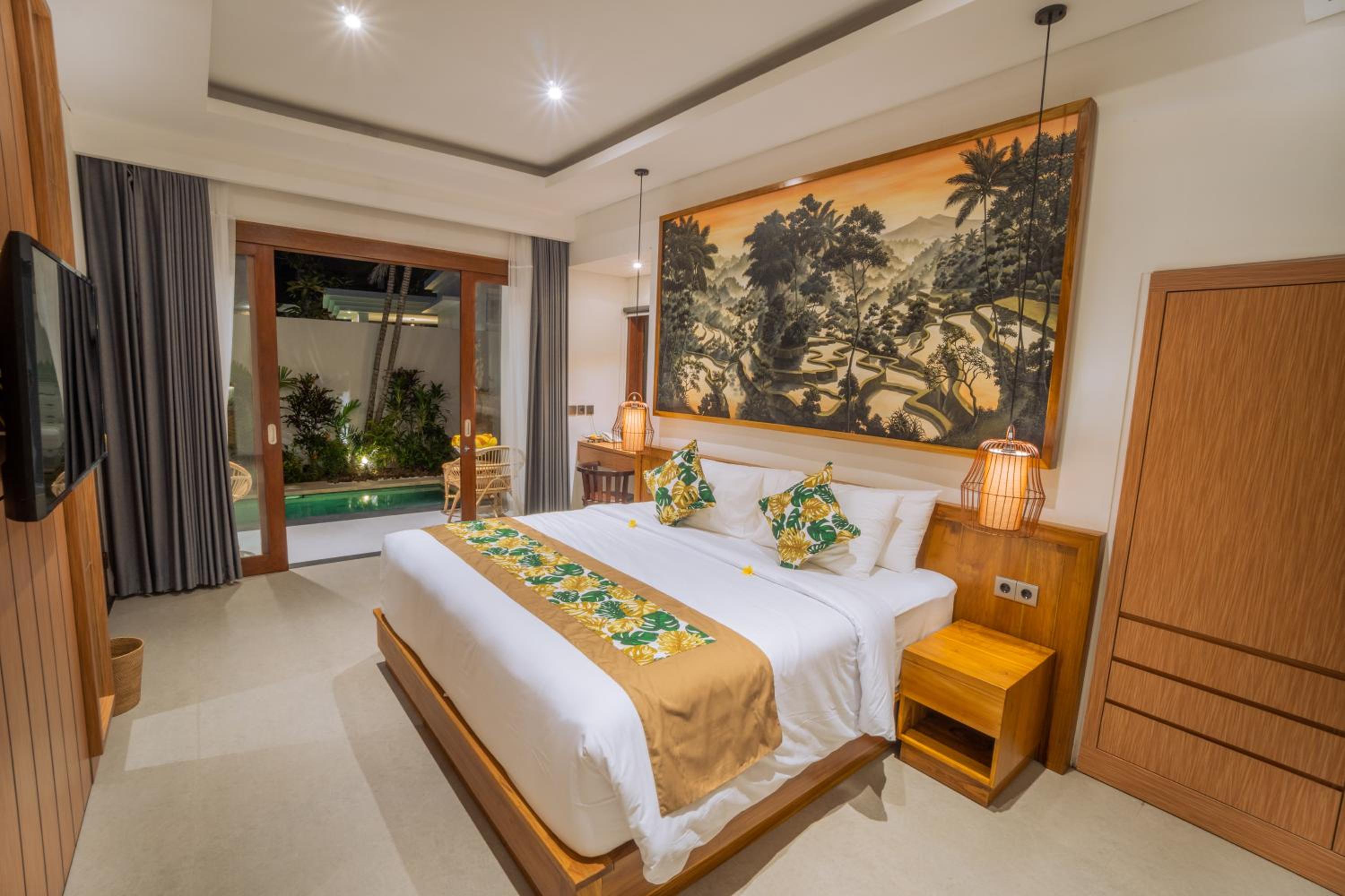 Villa with Private Pool - Photo 8