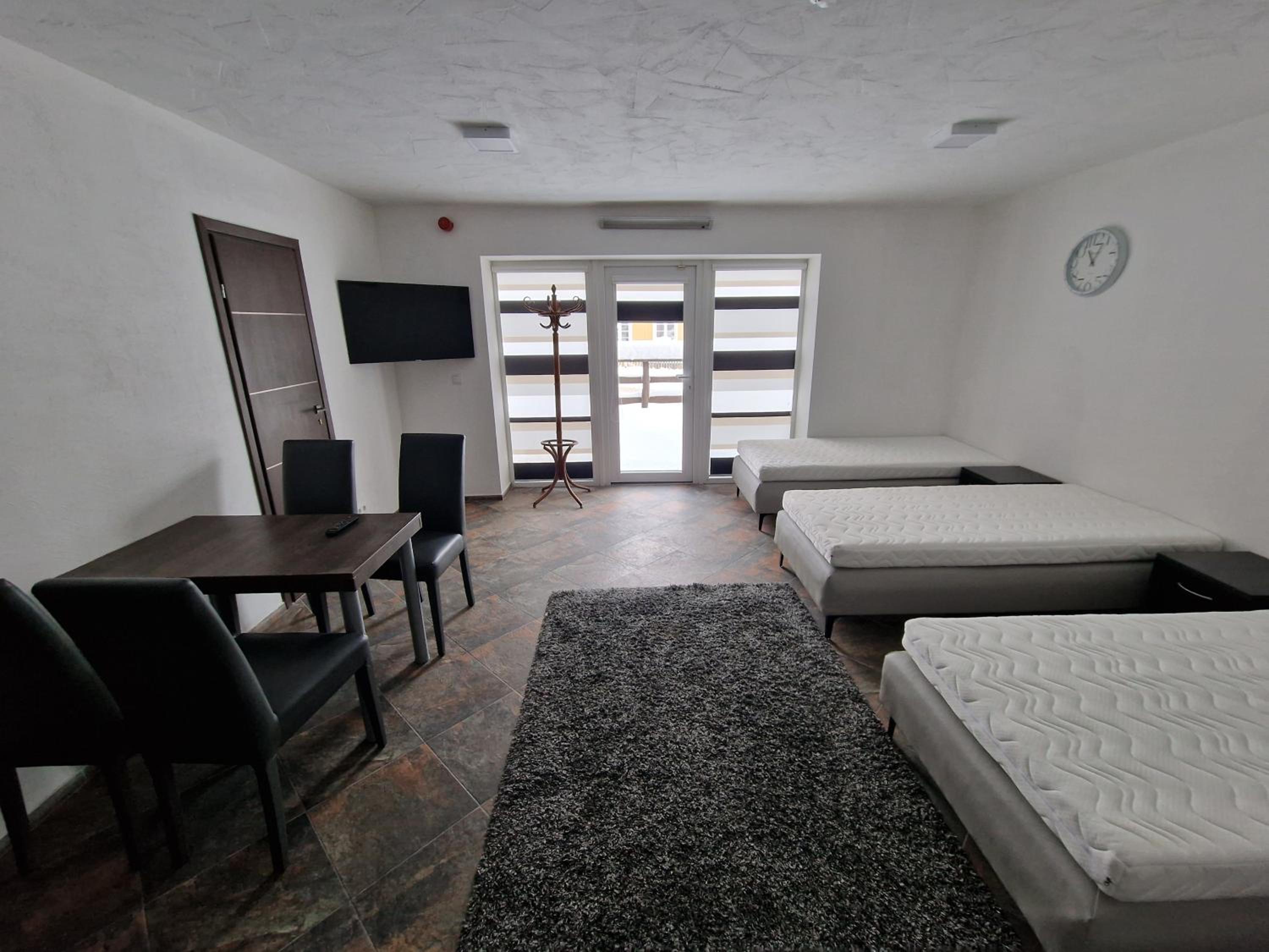 Economy Quadruple Room photo 2