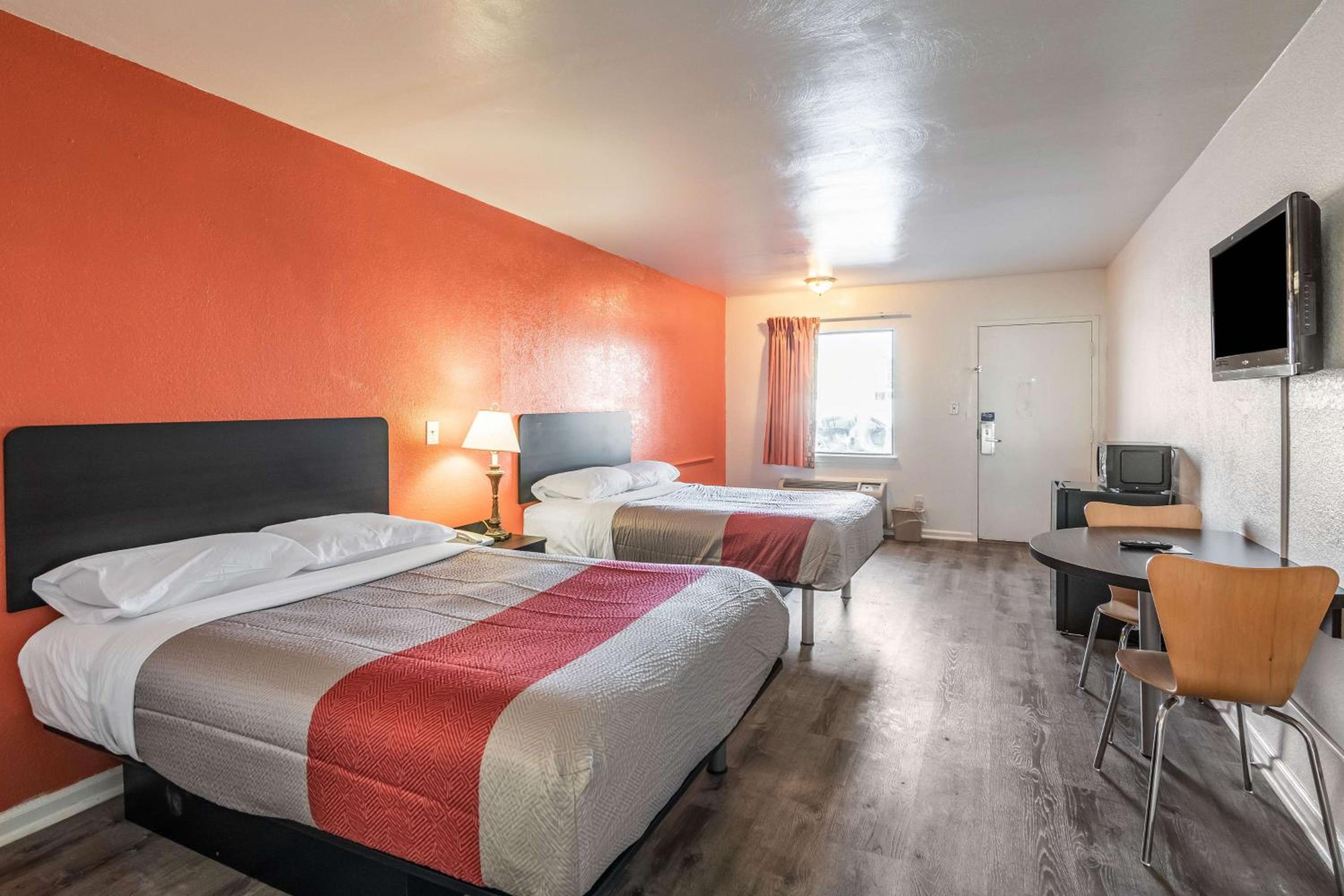 Deluxe Quadruple Room - Non-Smoking - Photo 1