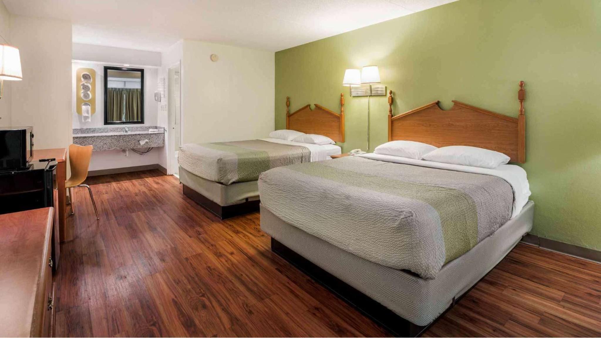 Quadruple Room - Non-Smoking - Photo 8