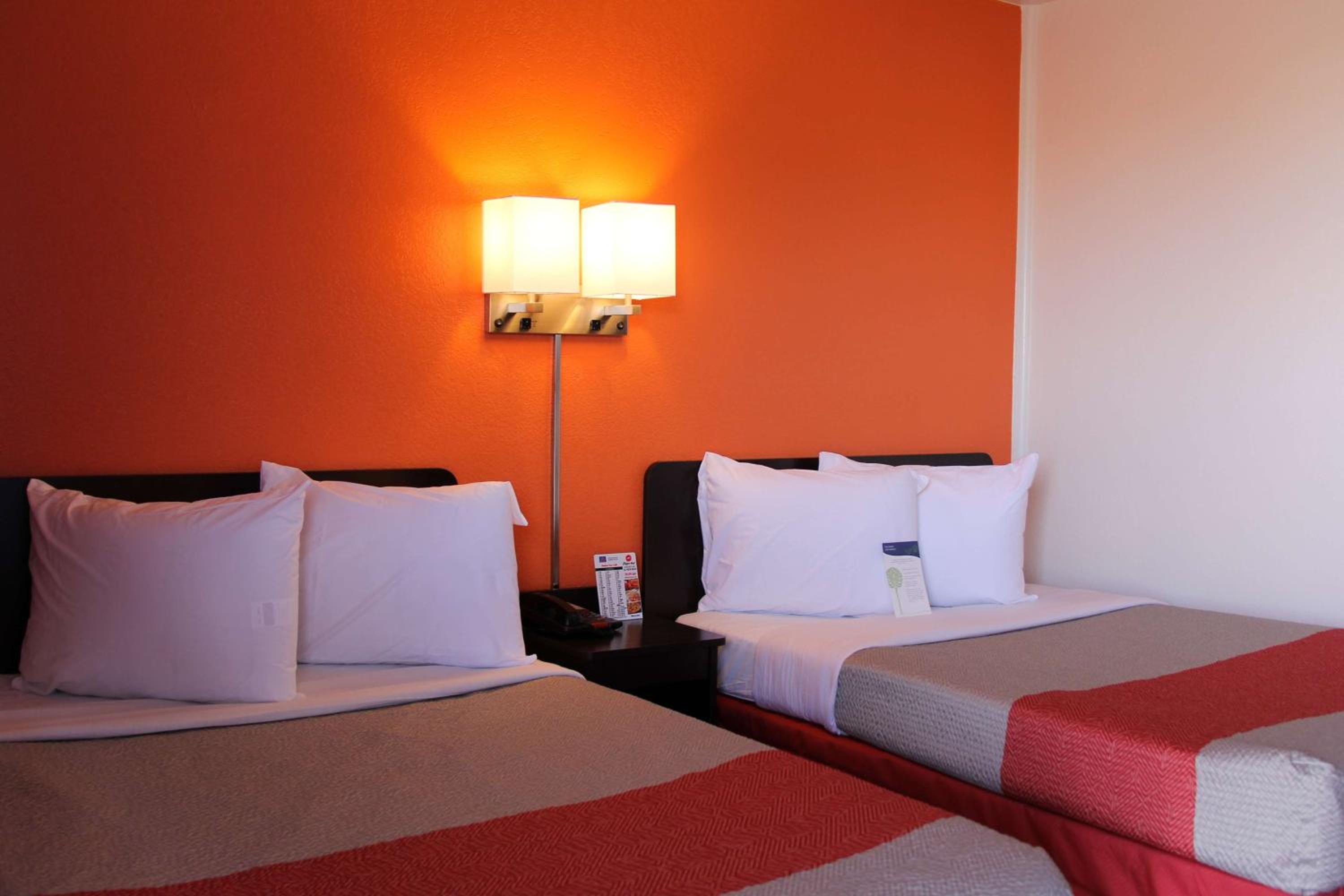 Quadruple Room - Non-Smoking - Photo 1