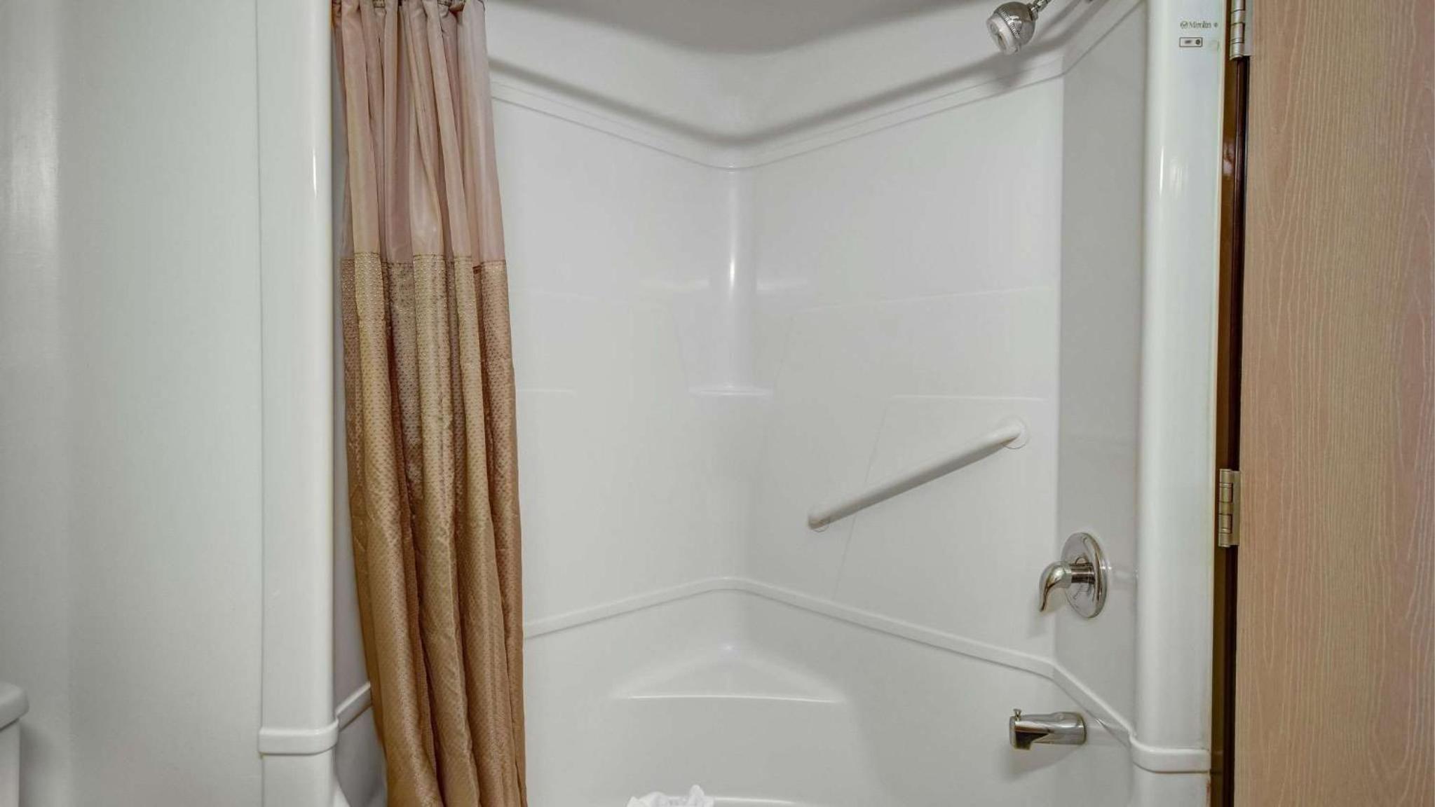 Queen Room - Disability Access - Non-Smoking photo 3