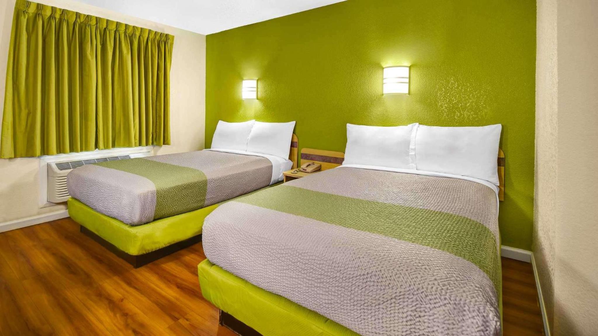 Quadruple Room - Non-Smoking photo 3