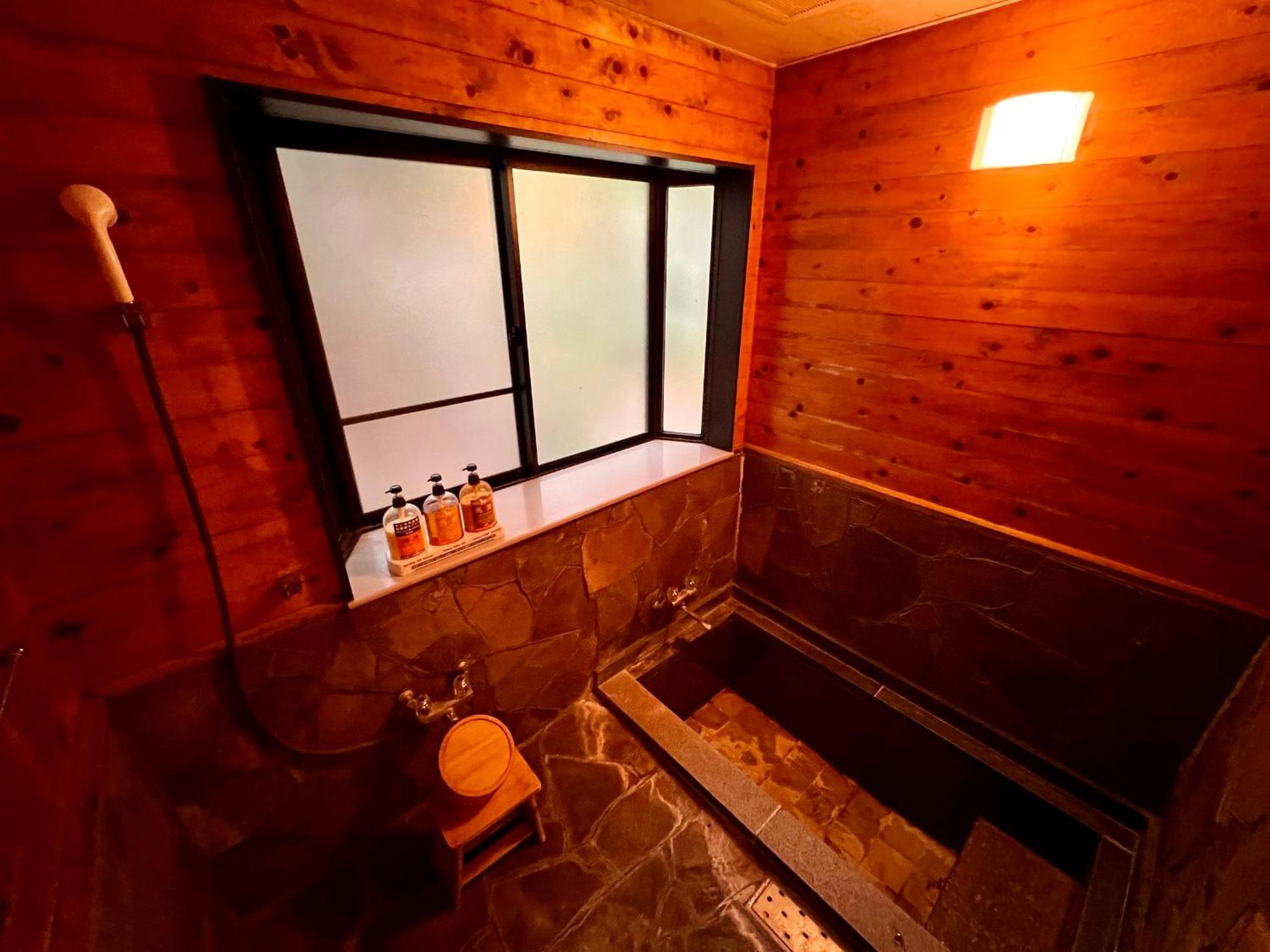 Quadruple Room with Private Bathroom - Photo 13