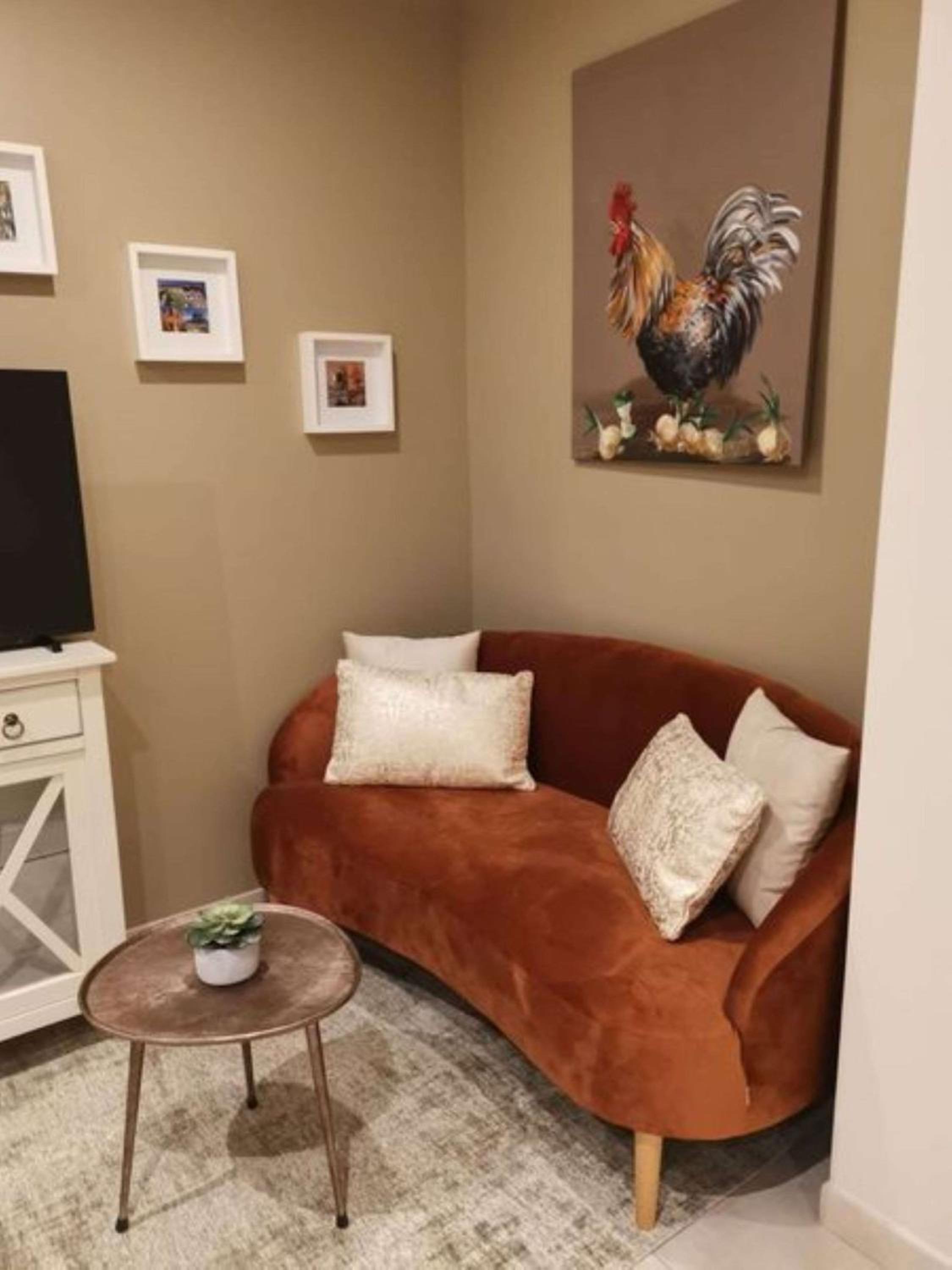 One-Bedroom Apartment - Photo 3