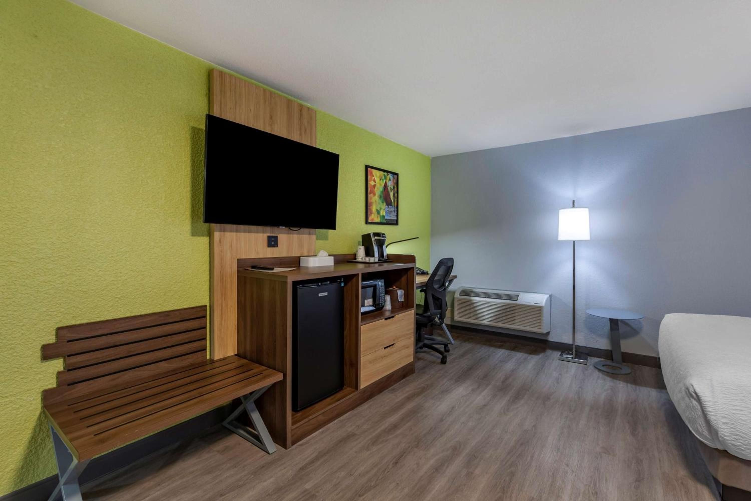 Queen Room with Two Queen Beds and Walk-In Shower - Mobility Accessible/Non-Smoking photo 1