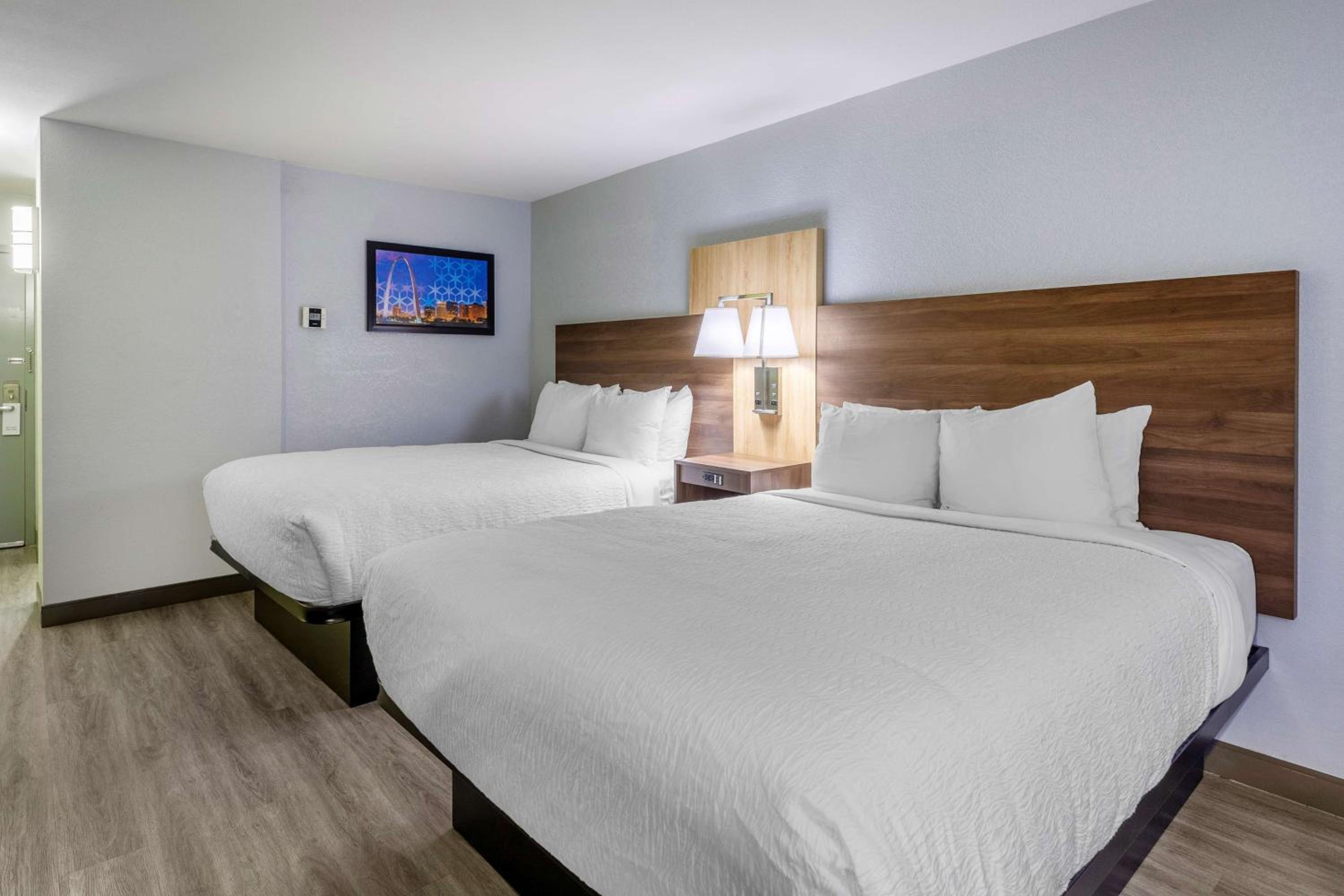 Queen Room with Two Queen Beds - Photo 1