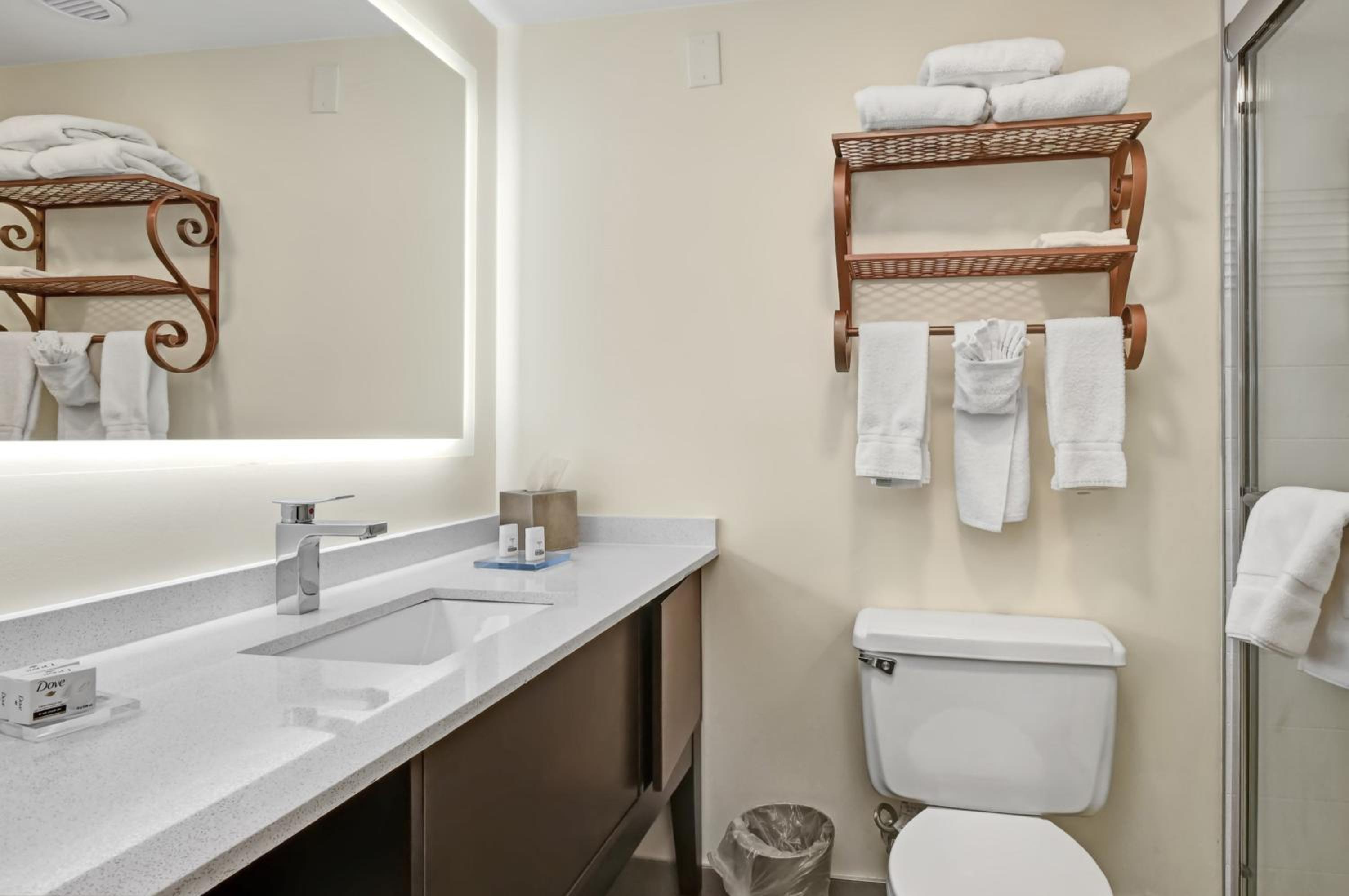 One-Bedroom King Suite with Courtyard View - Photo 2