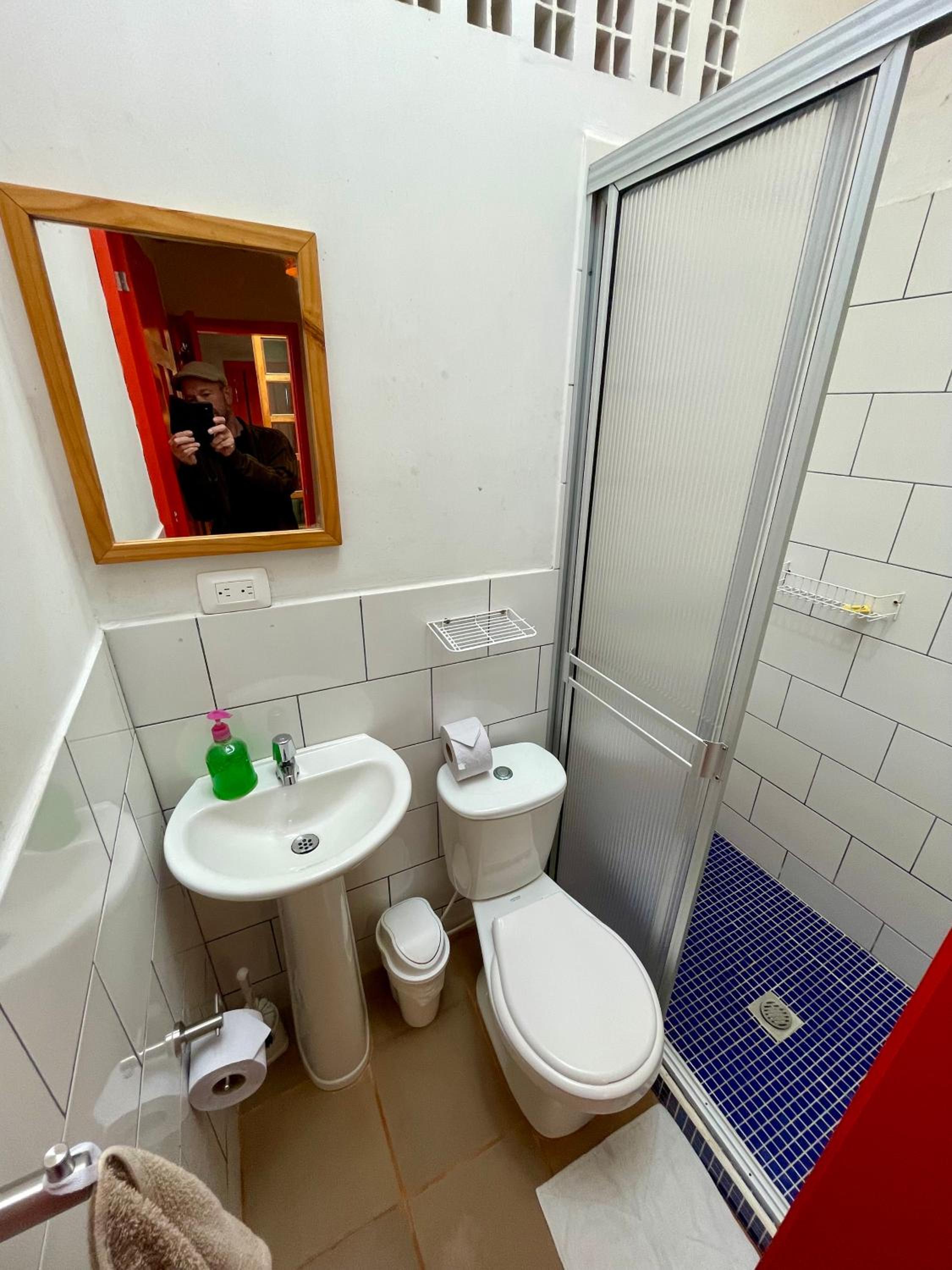 Single Room with Bathroom without Window photo 3