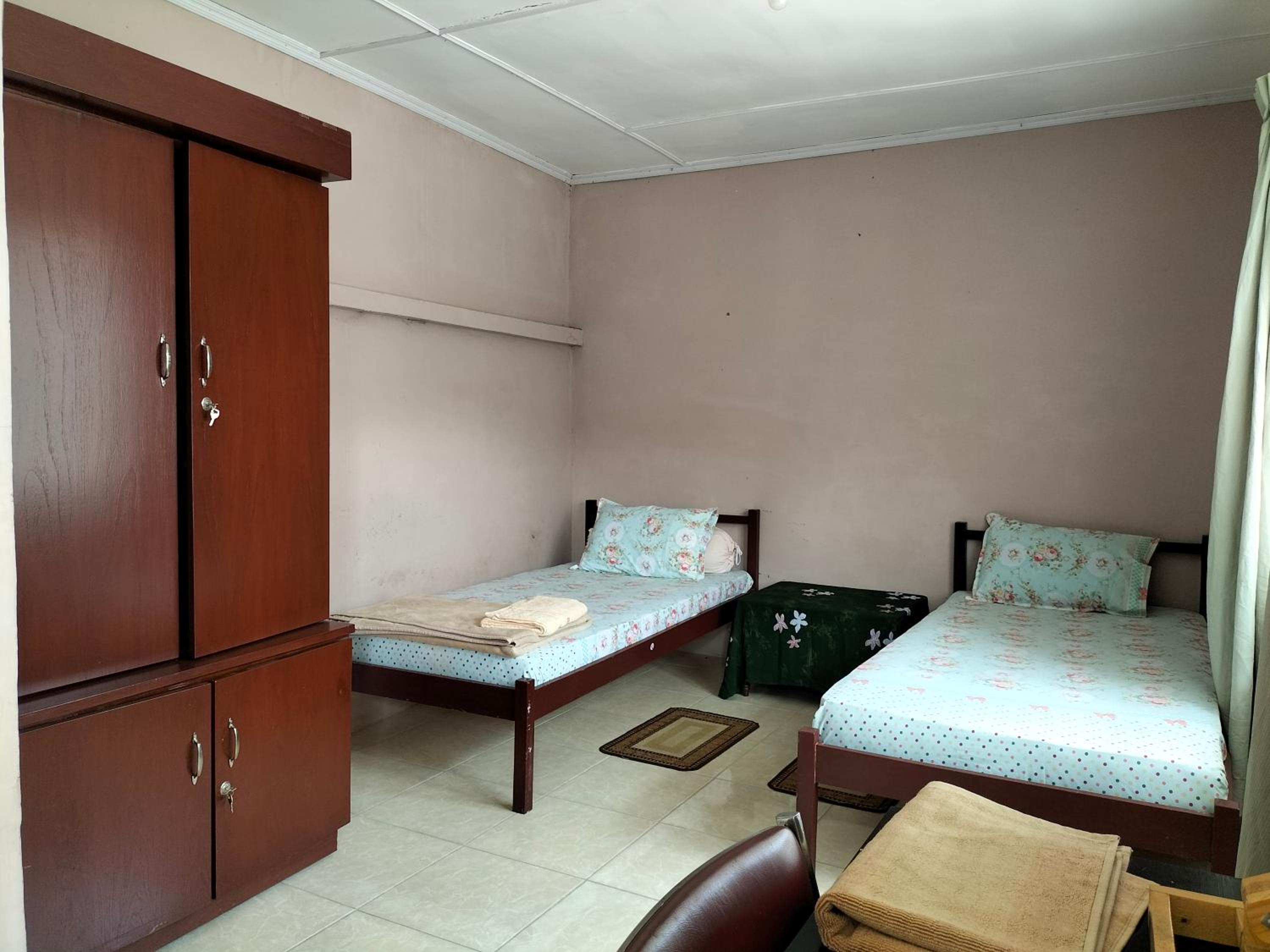 Twin Room With Private Bathroom photo 1