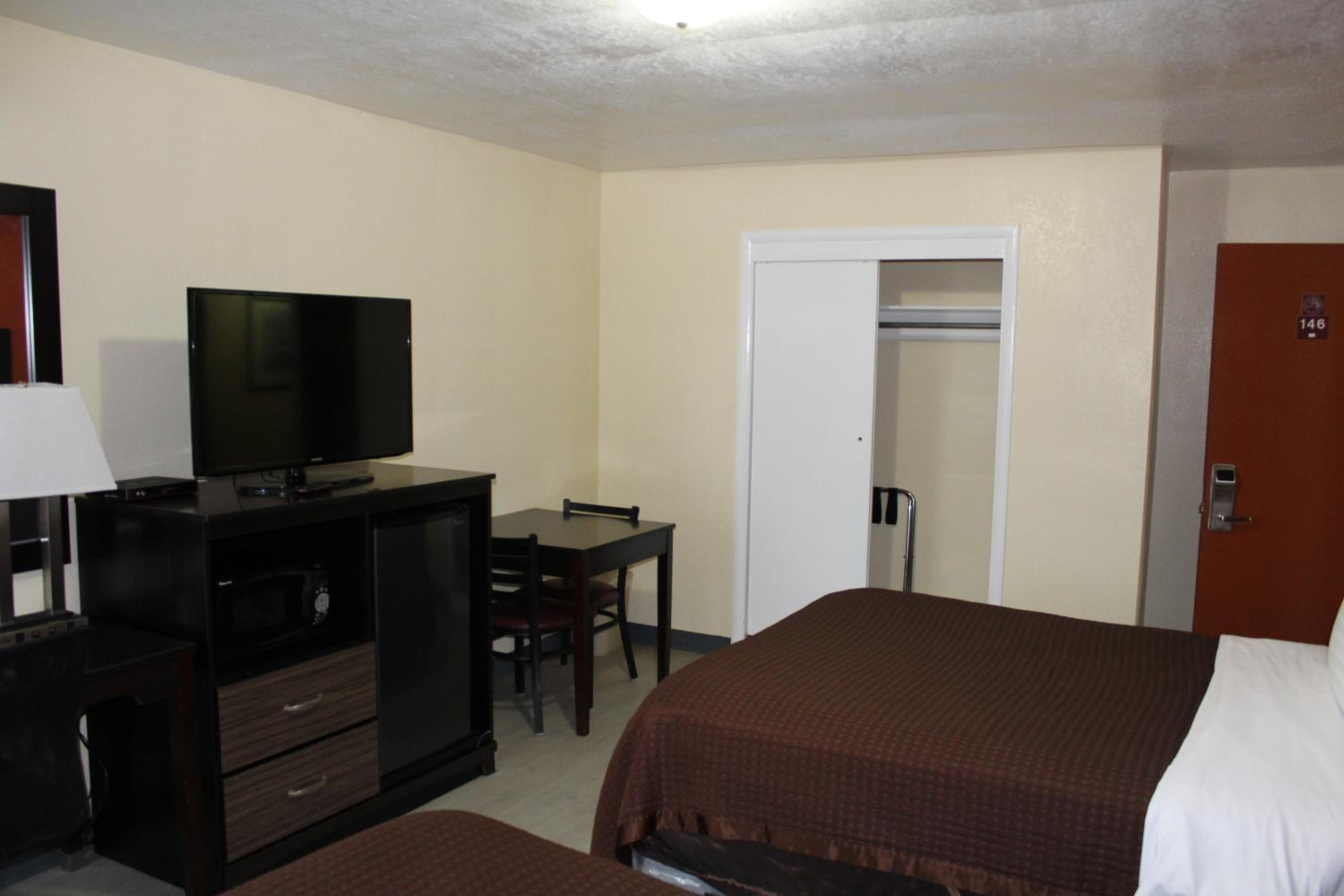 Queen Room with Bath Tub - Photo 2