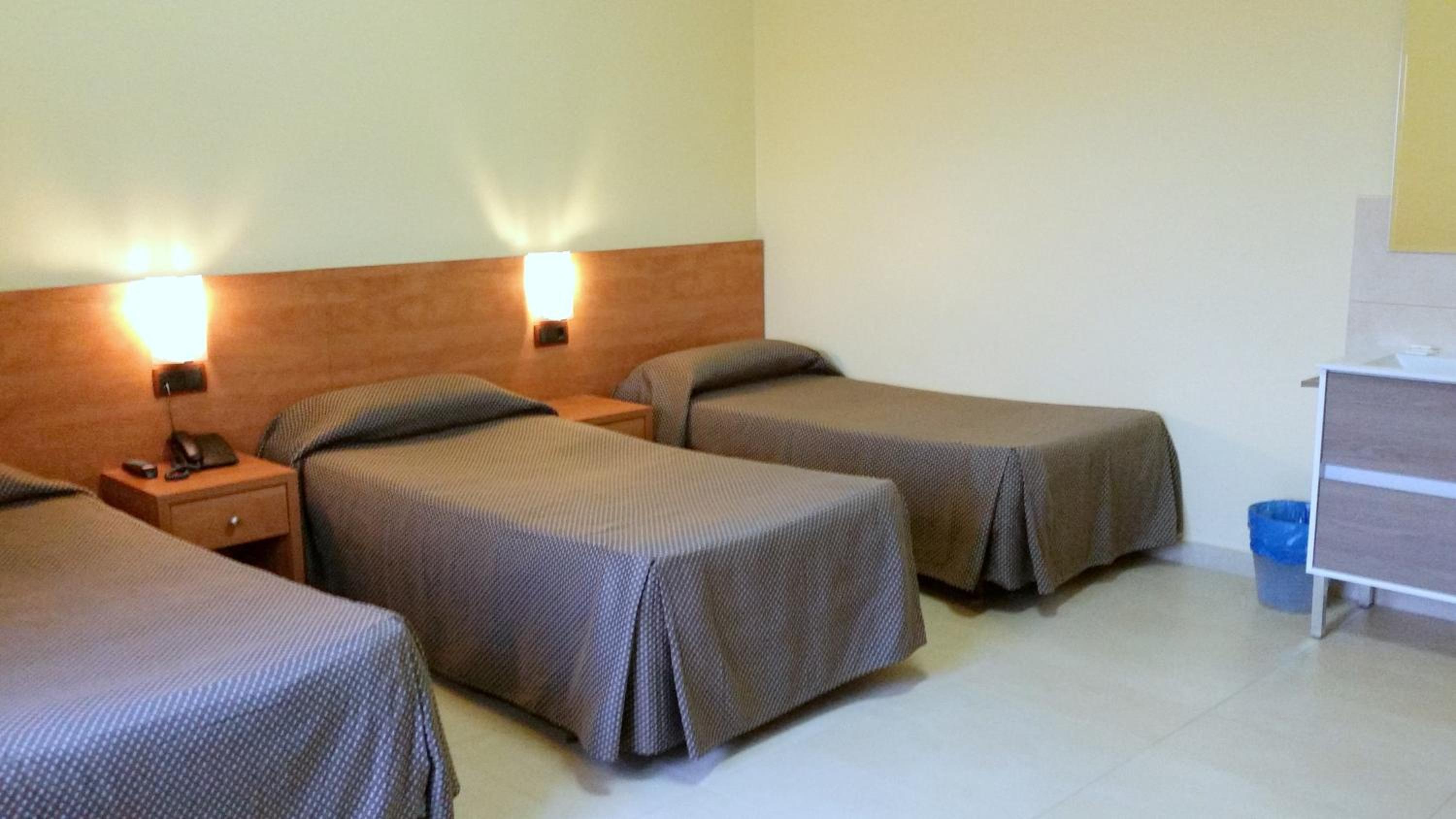 Triple Room with Shared Bathroom photo 2