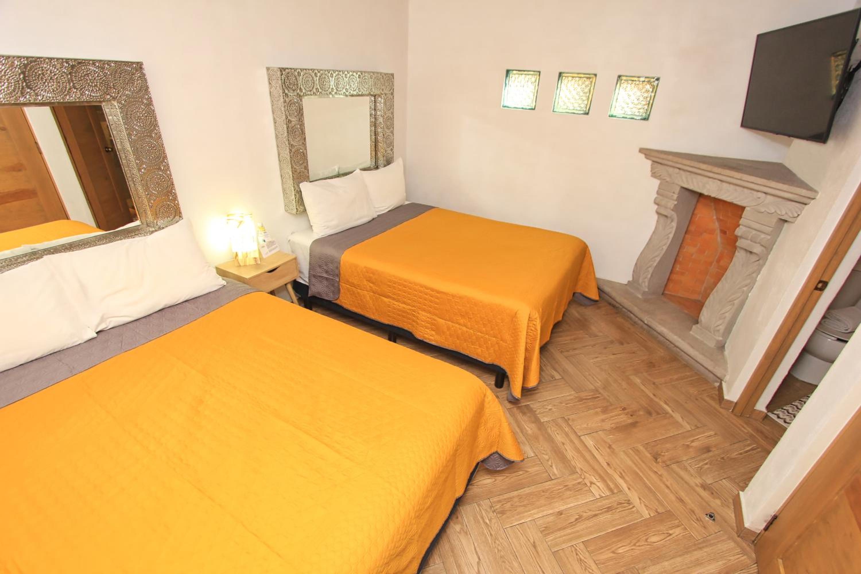 Standard Twin Room - Photo 13