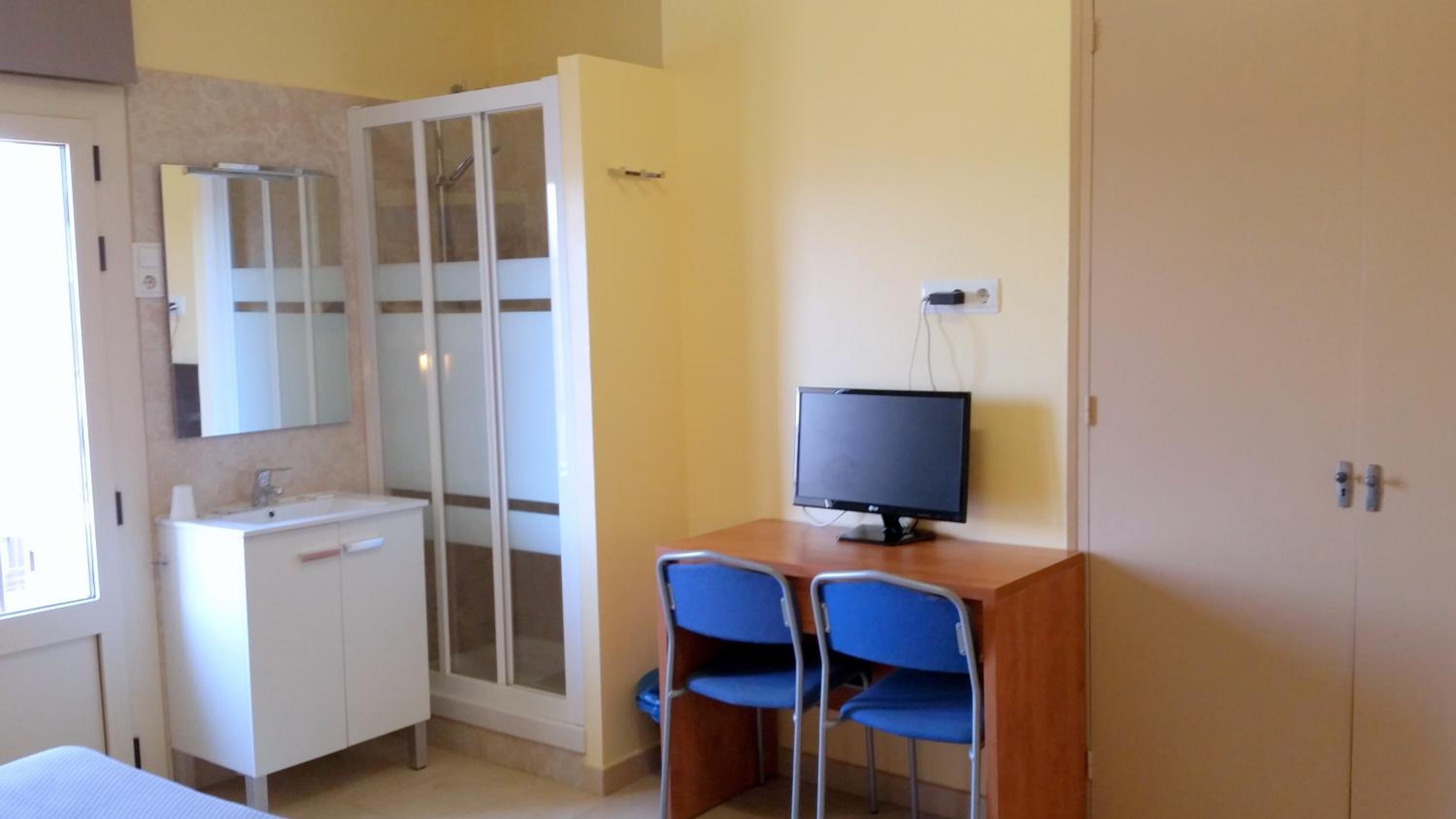 Triple Room with Shared Toilet photo 2