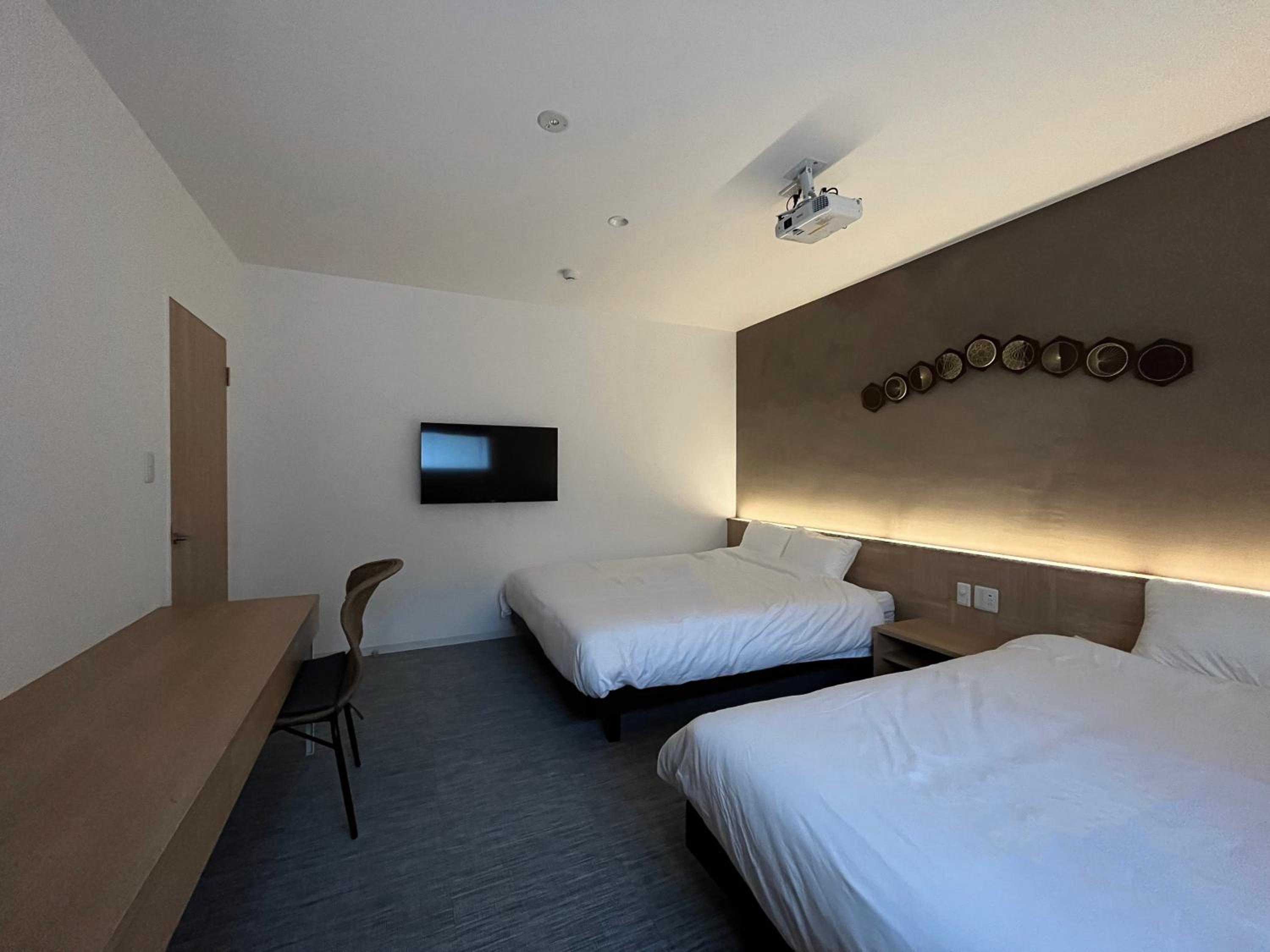 Queen Room with Two Queen Beds photo 2